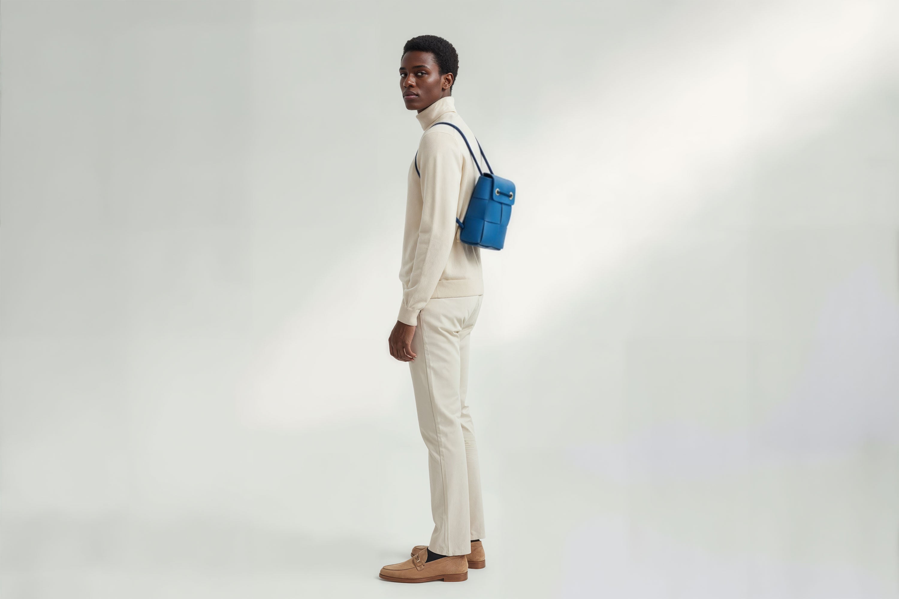 Woven Backpack Medium Royal Blue Leather On Model Minimalistic Design Atelier Madre Manuel Dreesmann Barcelona