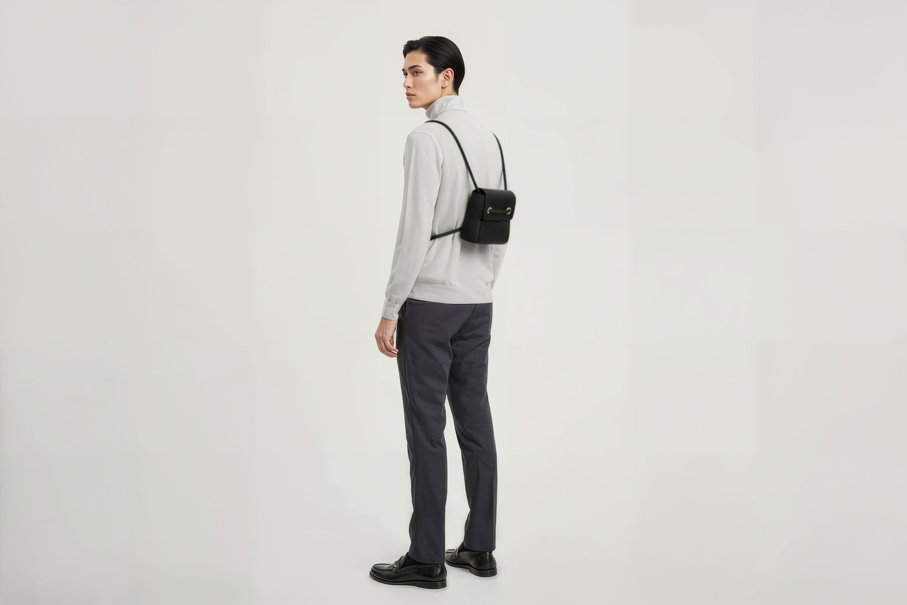 Woven Backpack Small Black Leather On Model Minimalistic Design Atelier Madre Manuel Dreesmann Barcelona