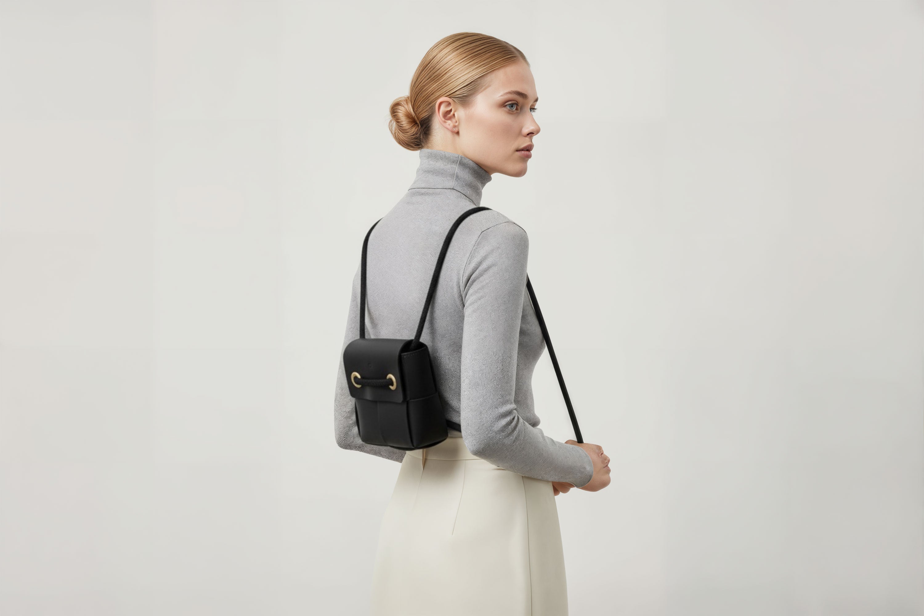 Woven Backpack Small Black Leather On Model Minimalistic Design Atelier Madre Manuel Dreesmann Barcelona