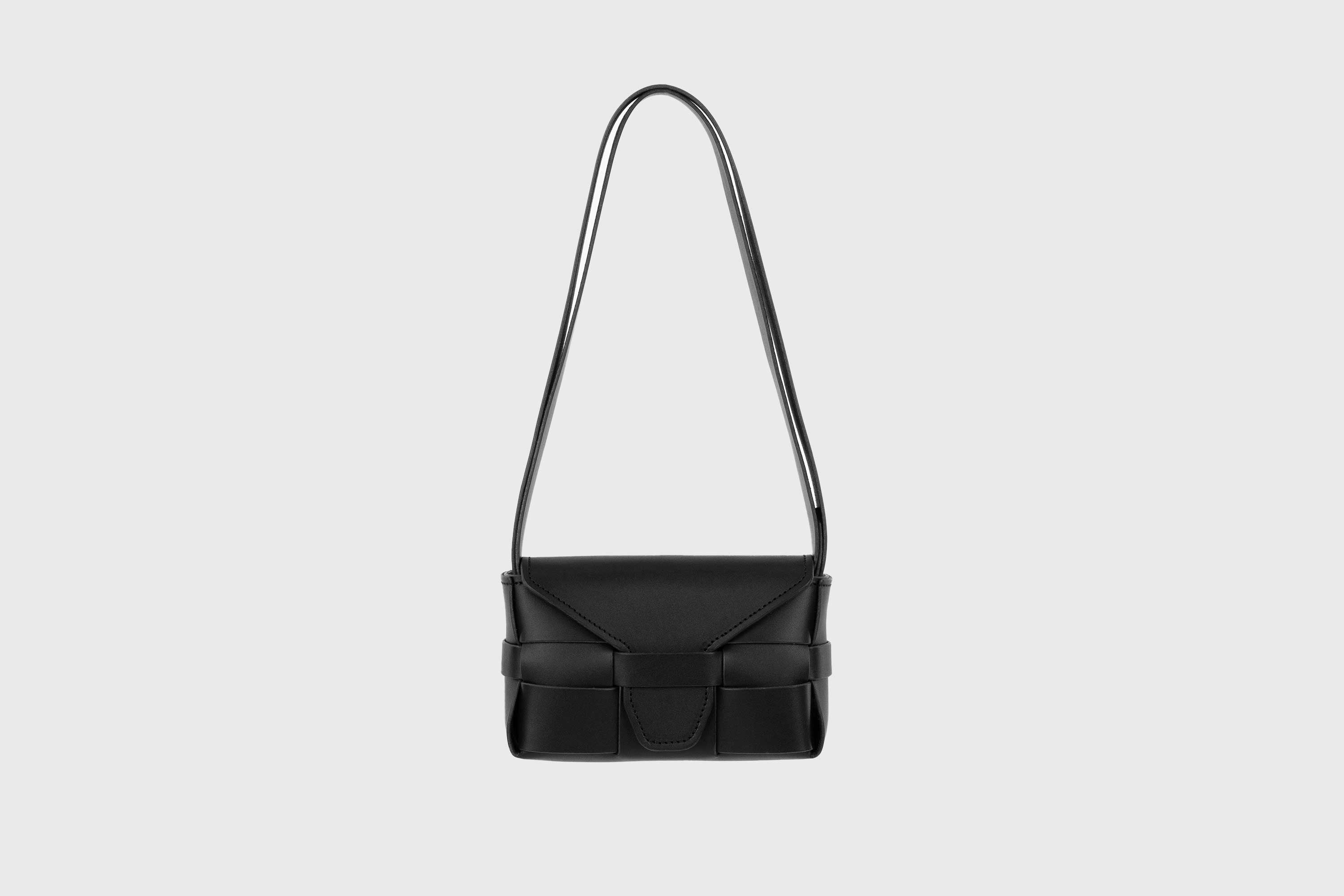 Woven Leather Bag Saka Small Black Braided Shoulder Bag Crossbody Vegetable Tanned Premium Quality Modern Minimalistic Design Atelier Madre Manuel Dreesmann Barcelona