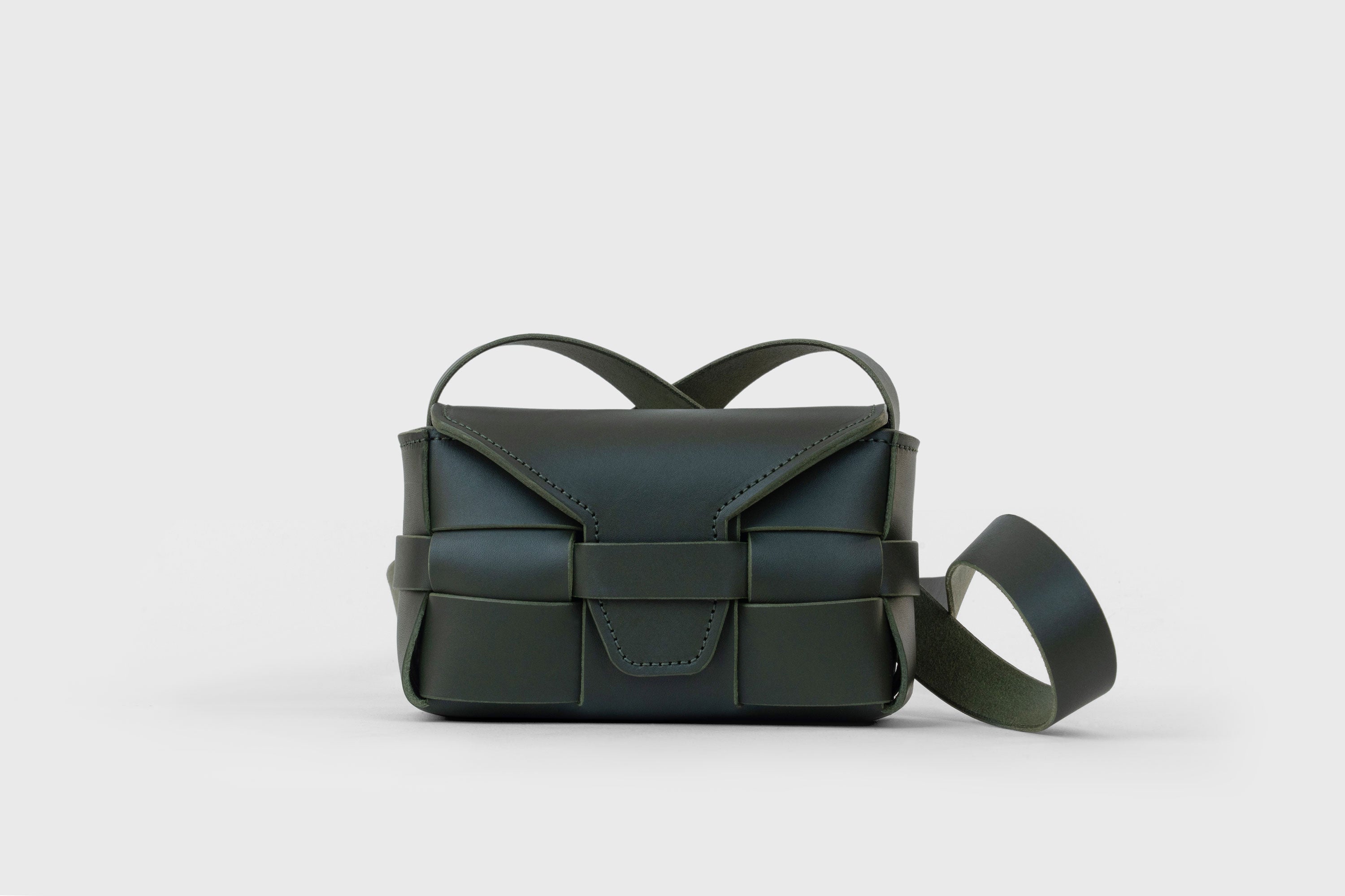 Woven Leather Bag Saka Small Olive Green Braided Shoulder Bag Crossbody Vegetable Tanned Premium Quality Modern Minimalistic Design Atelier Madre Manuel Dreesmann Barcelona