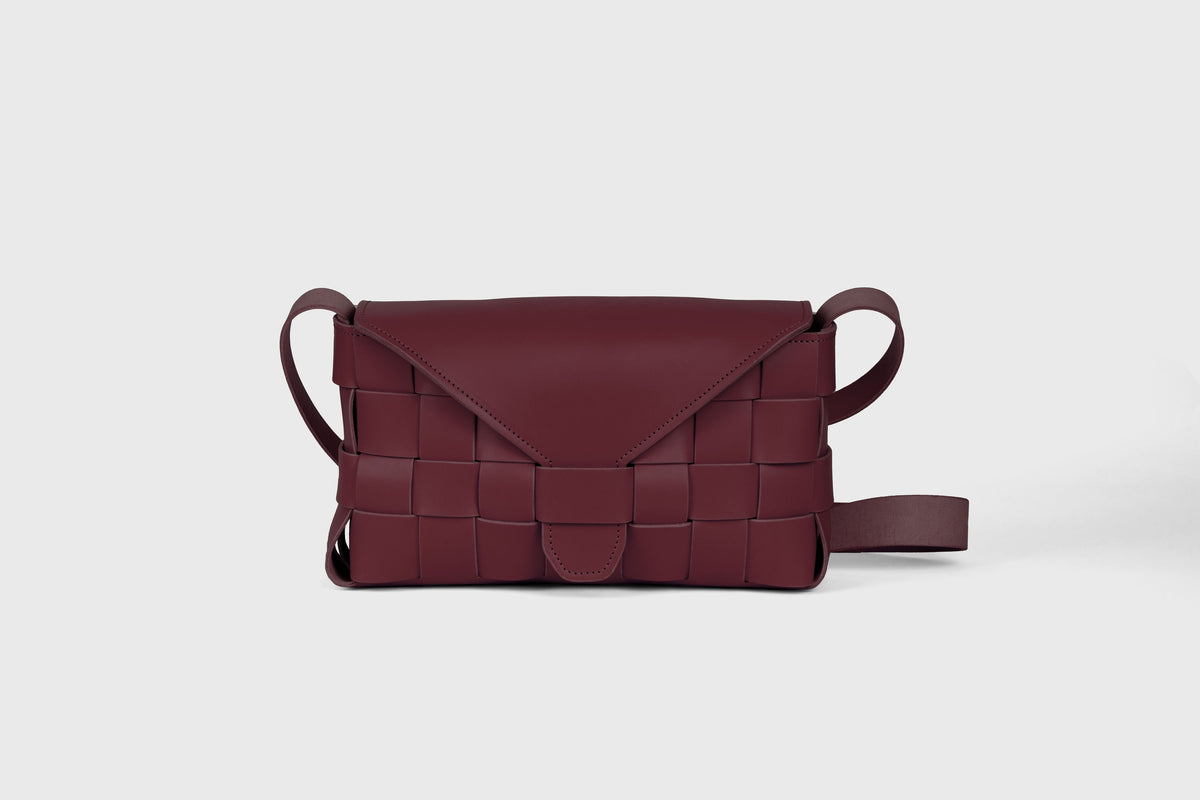 Woven Saka Big Burgundy Woven Leather Bag Atelier Madre Manuel Dreesmann Barcelona Spain 1