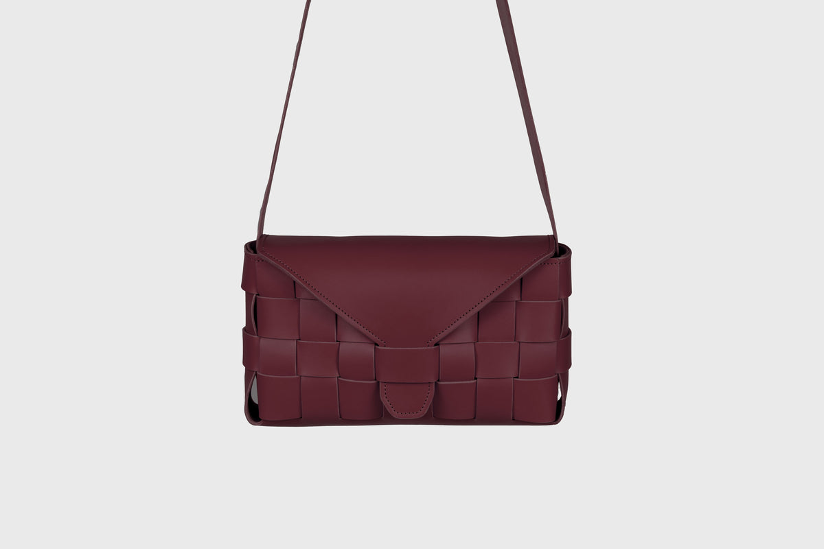 Woven Saka Big Burgundy Woven Leather Bag Atelier Madre Manuel Dreesmann Barcelona Spain 2