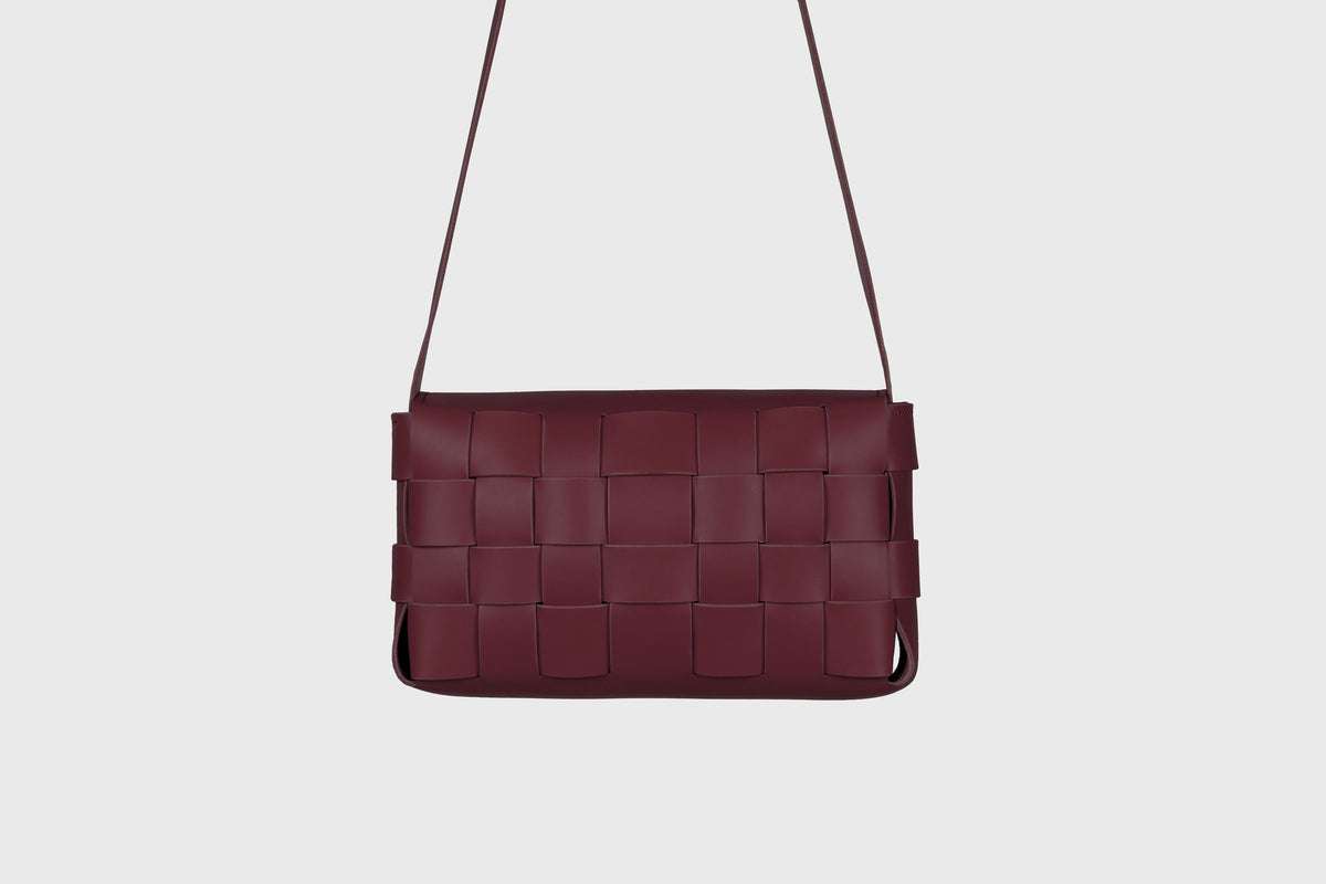 Woven Saka Big Burgundy Woven Leather Bag Atelier Madre Manuel Dreesmann Barcelona Spain 4