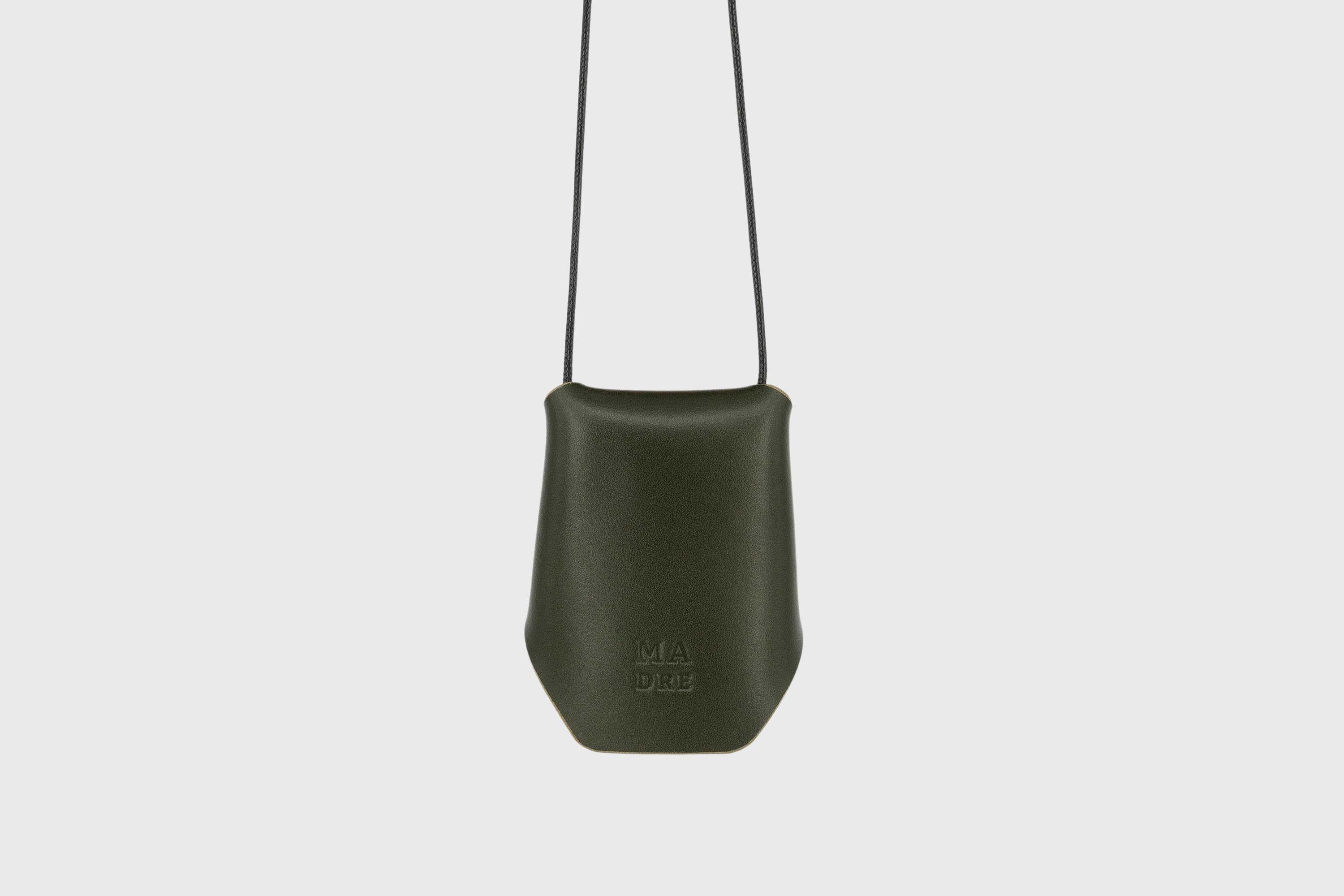 Keyhanger olive green color pouch leather clochette made out of vegetable tanned leather designed by atelier madre manuel dreesmann barcelona