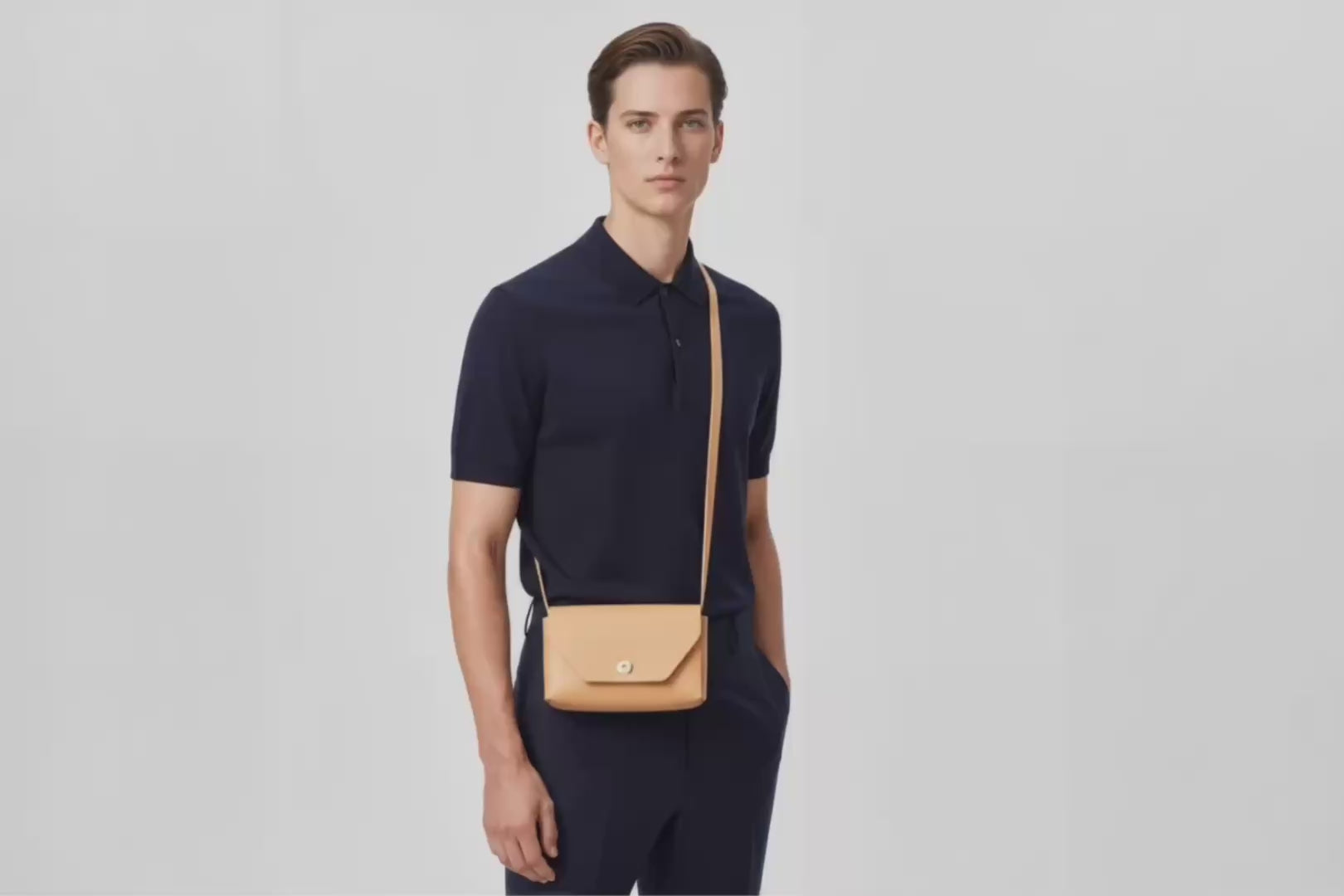 Brick Bag Natural Color Leather On Model Bright Background Vegetable Tanned Leather Loop Video Modern Minimalist Design Premium Quality Atelier Madre Manuel Dreesmann Barcelona Spain