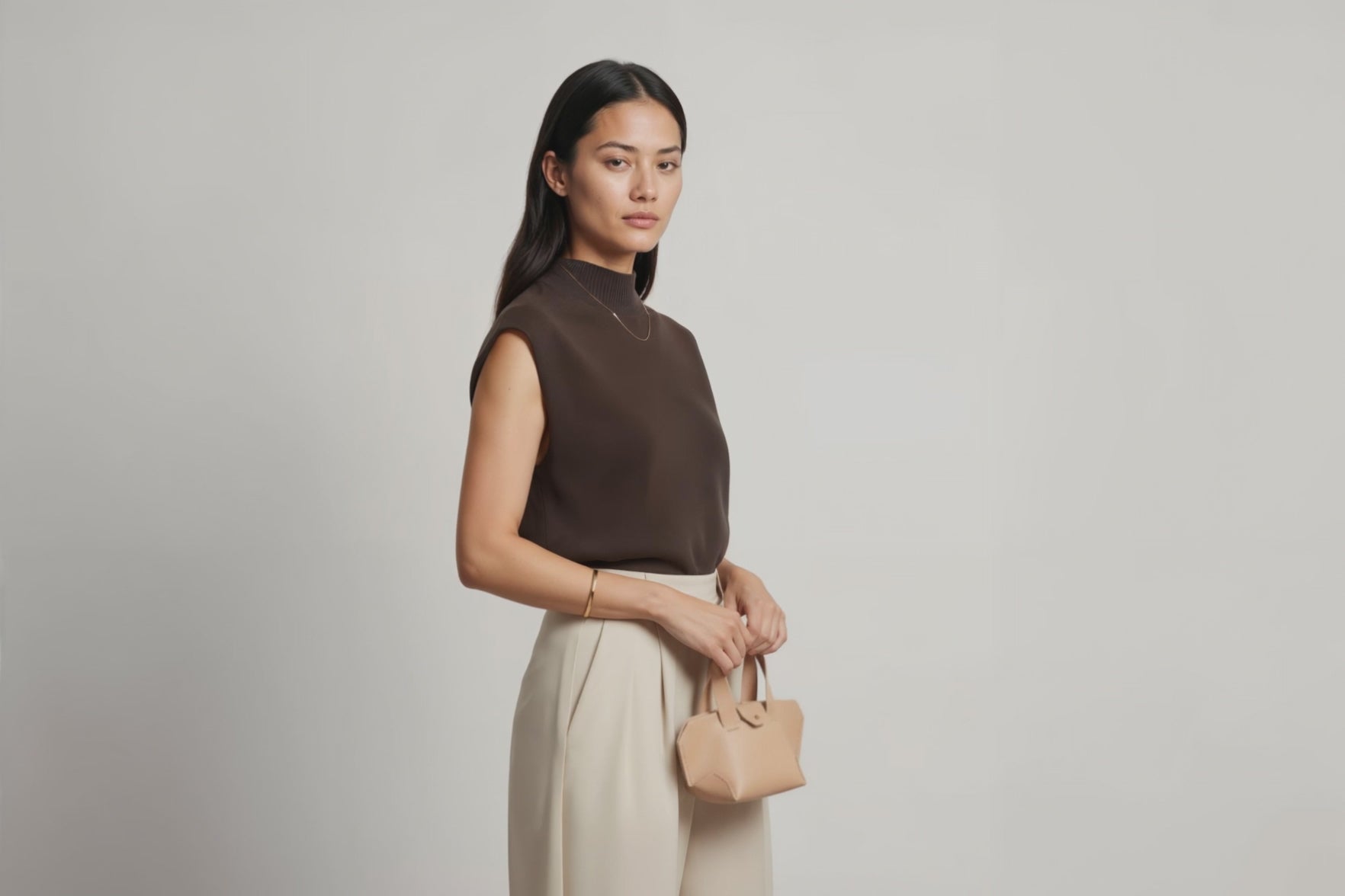Nano Leather Tote Bag Natural Color On A Woman Model Premium Quality Minimalist Design Atelier Madre Manuel Dreesmann Barcelona Spain