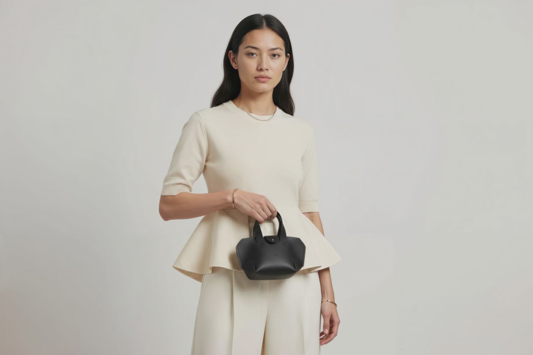 Nano Leather Tote Bag Black Color On A Woman Model Premium Quality Minimalist Design Atelier Madre Manuel Dreesmann Barcelona Spain