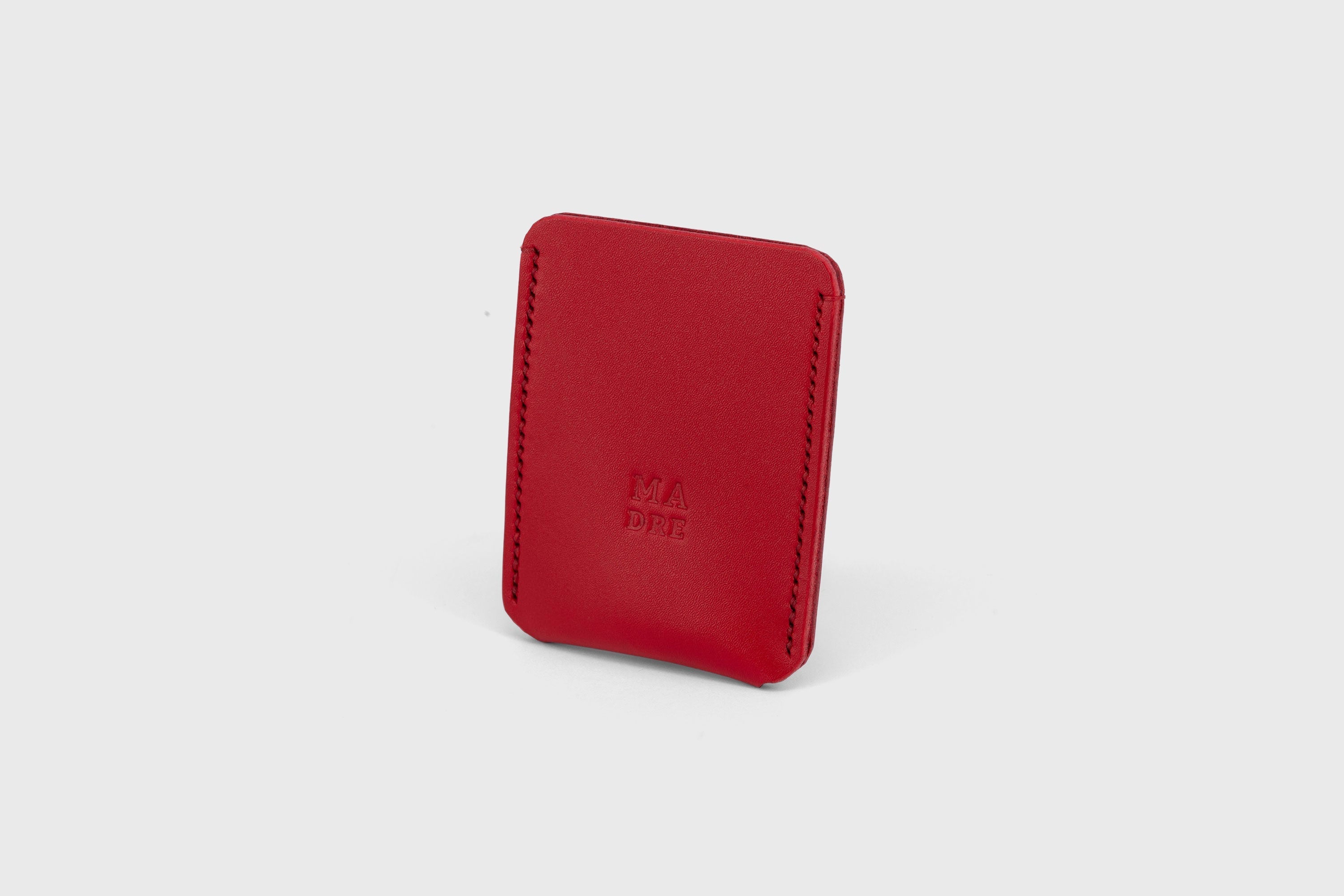 Cardholder single wallet red leather vachetta full grain vegetable tanned minimal design handmade by Atelier Madre Manuel Dreesmann Barcelona Spain