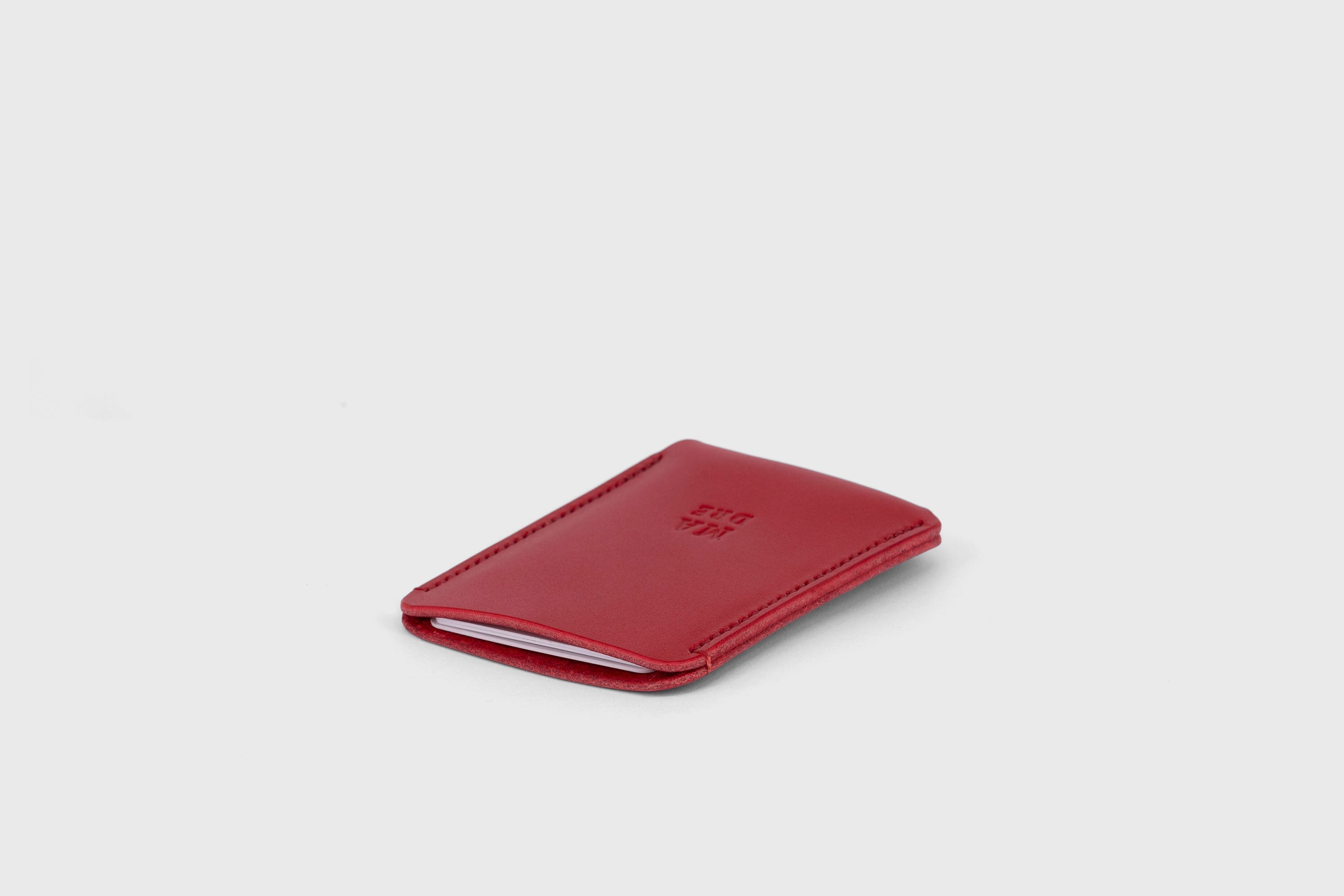 Cardholder single wallet red leather vachetta full grain vegetable tanned minimal design handmade by Atelier Madre Manuel Dreesmann Barcelona Spain