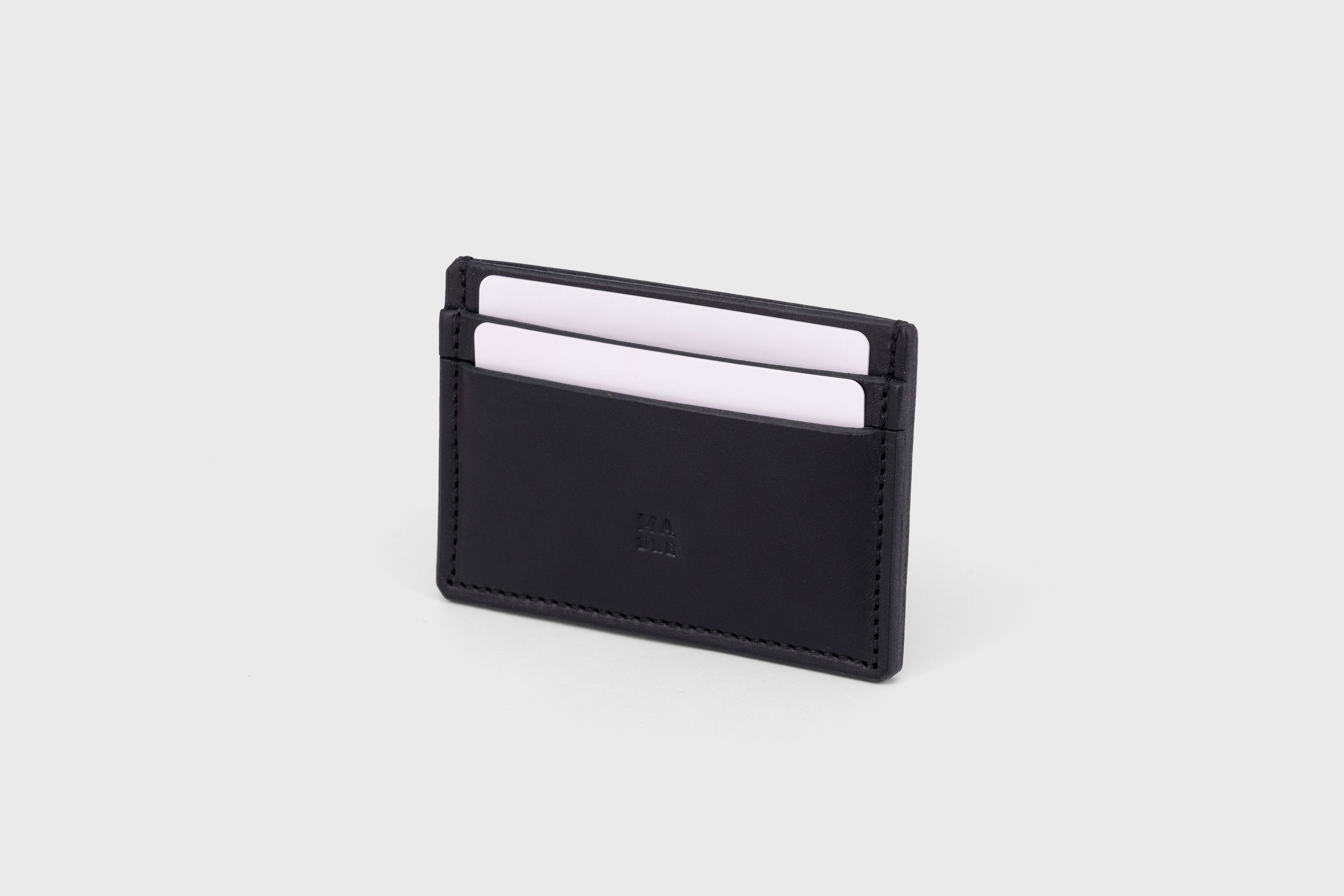 Credit Card Wallet in Black Leather Vachetta Vegetable Tanned Leather Handmade and Sleek Design by Atelier Madre Manuel Dreesmann Barcelona Spain