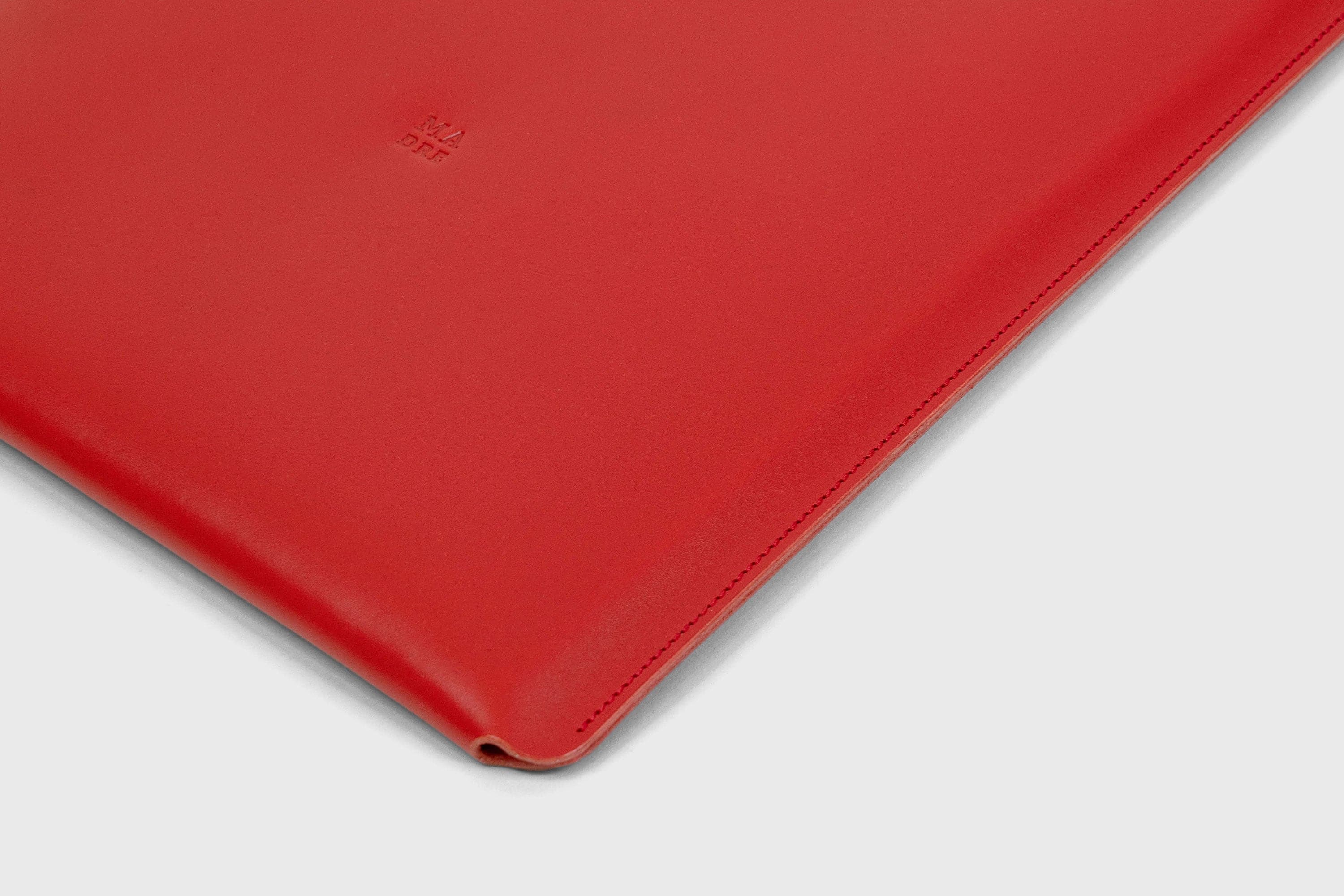 MacBook Pro 14 Inch Sleeve Leather Slip Case Bag Red 2021 Manuel Dreesmann Atelier Madre Barcelona