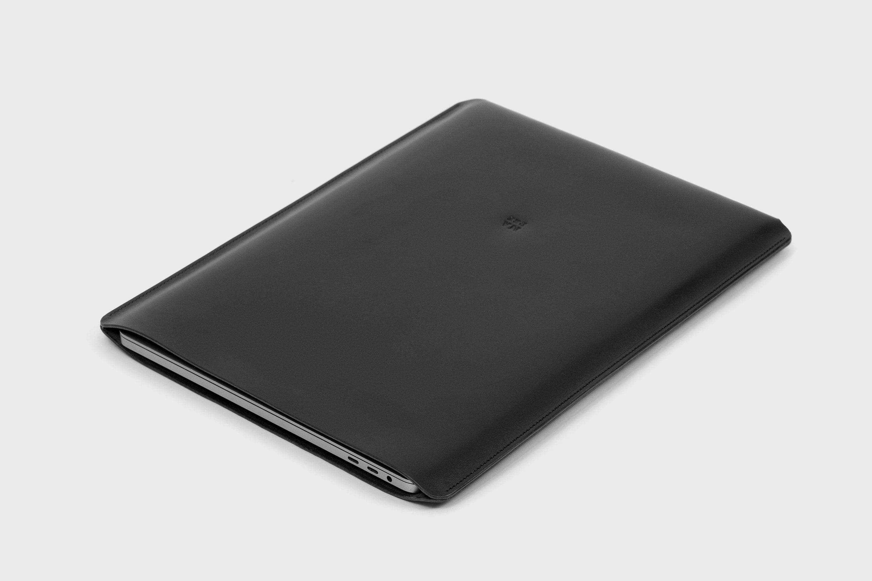 MacBook Pro 14 Inch Case Leather Sleeve Slip Bag Black 2021 Manuel Dreesmann Atelier Madre Barcelona