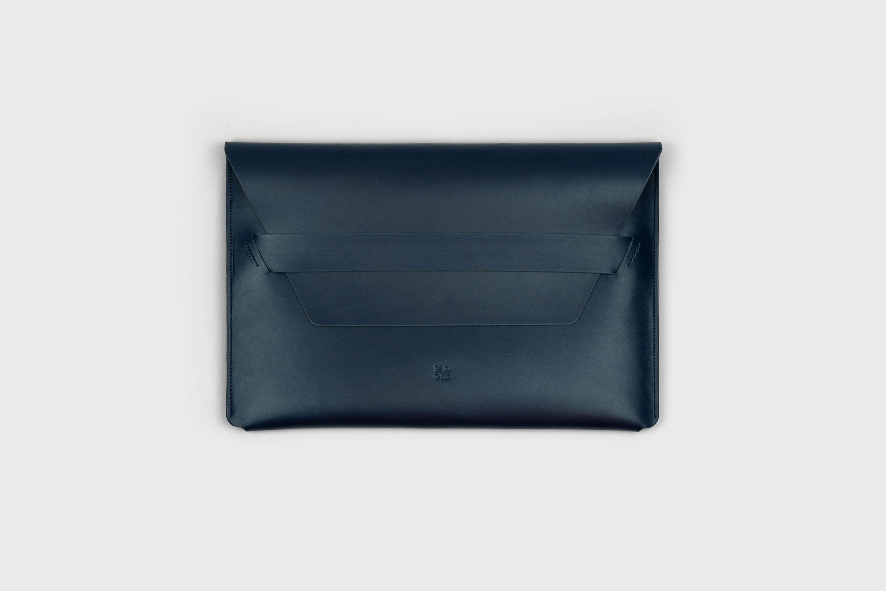 MacBook Sleeve 16 Inch Leather Dark Marine Blue Vegetable Tanned Leather Exclusive Quality Design By Manuel Dreesmann Atelier Madre Barcelona Spain