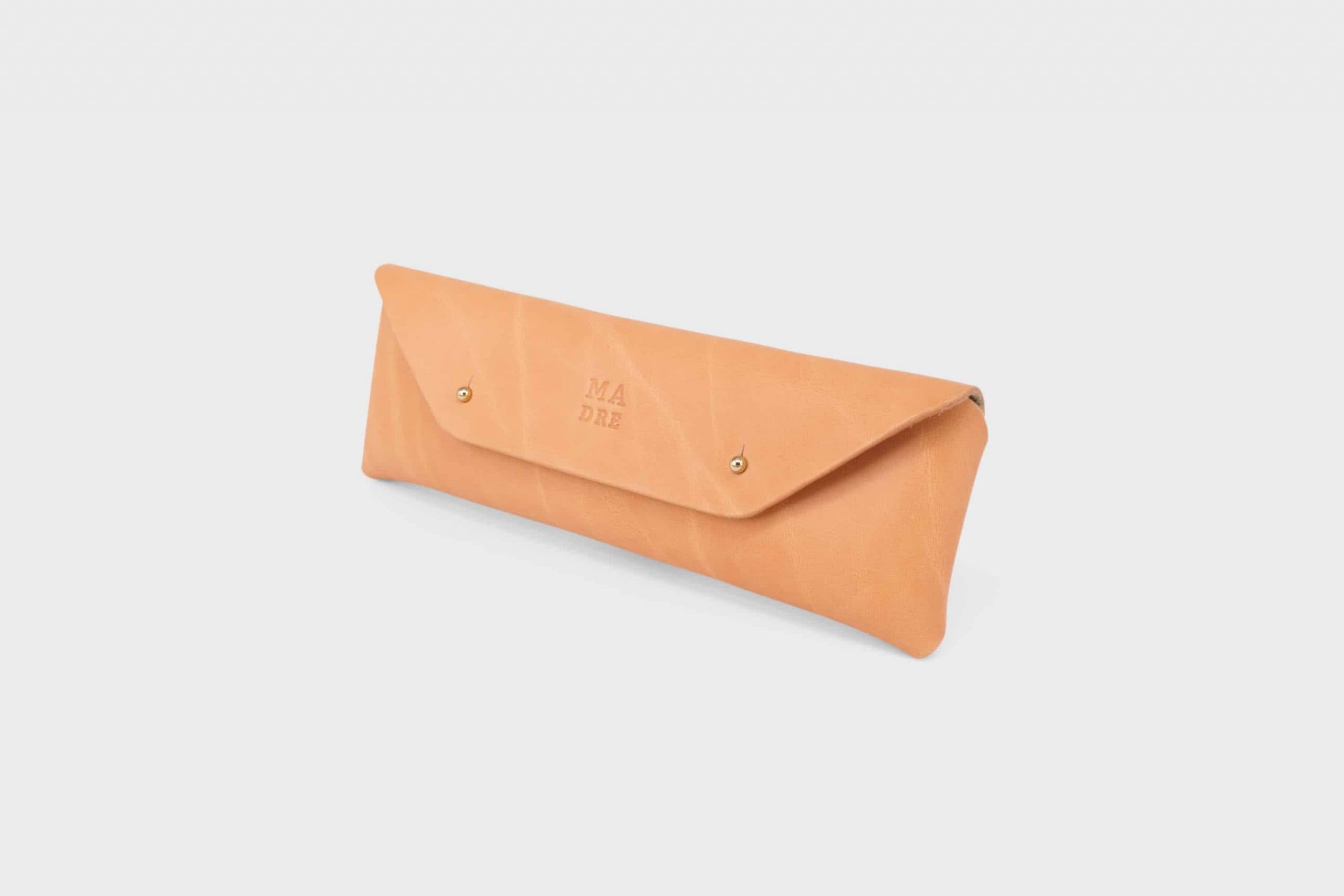Estuche de piel marrón