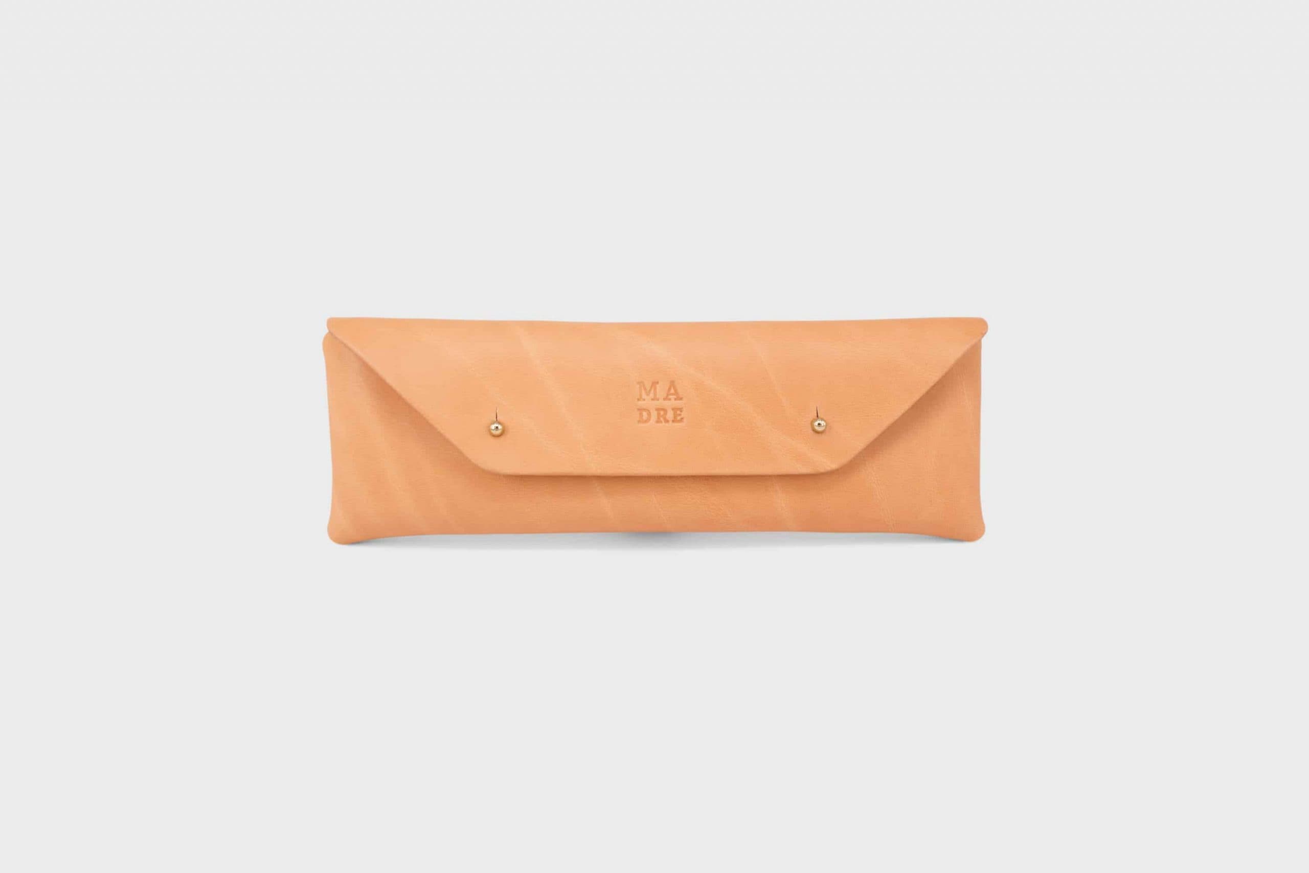 Estuche de piel marrón