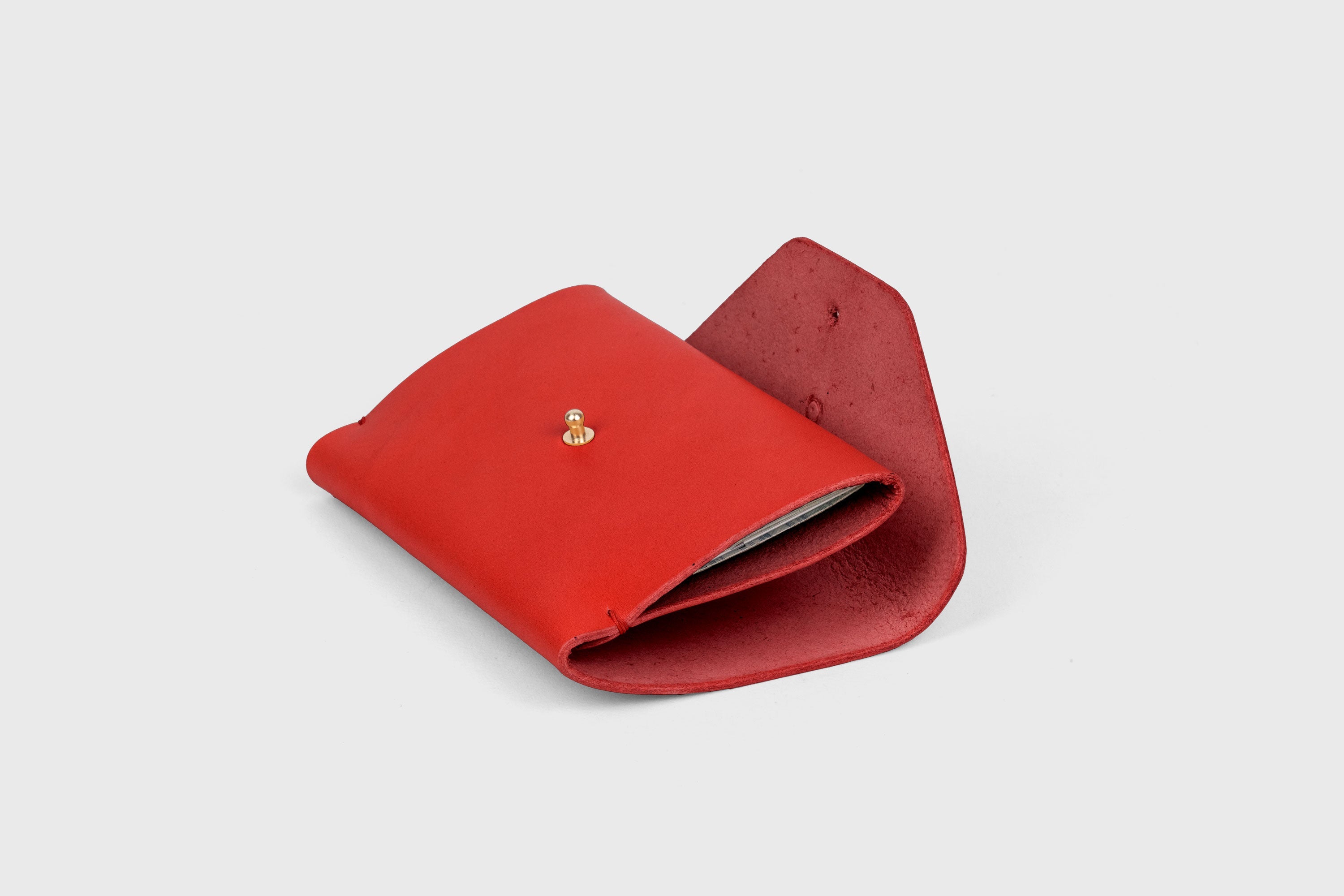 Artisanal Leather Travel Accessories from Atelier Madre