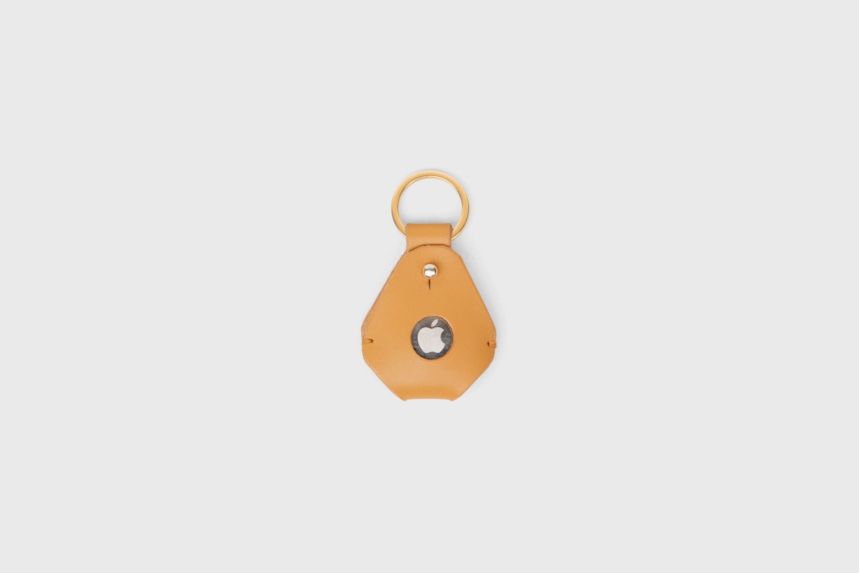 Airtag Key Ring In Brown Color In Vegetable Tanned Leather Minimalistic Design Atelier Madre Manuel Dreesmann Barcelona Spain