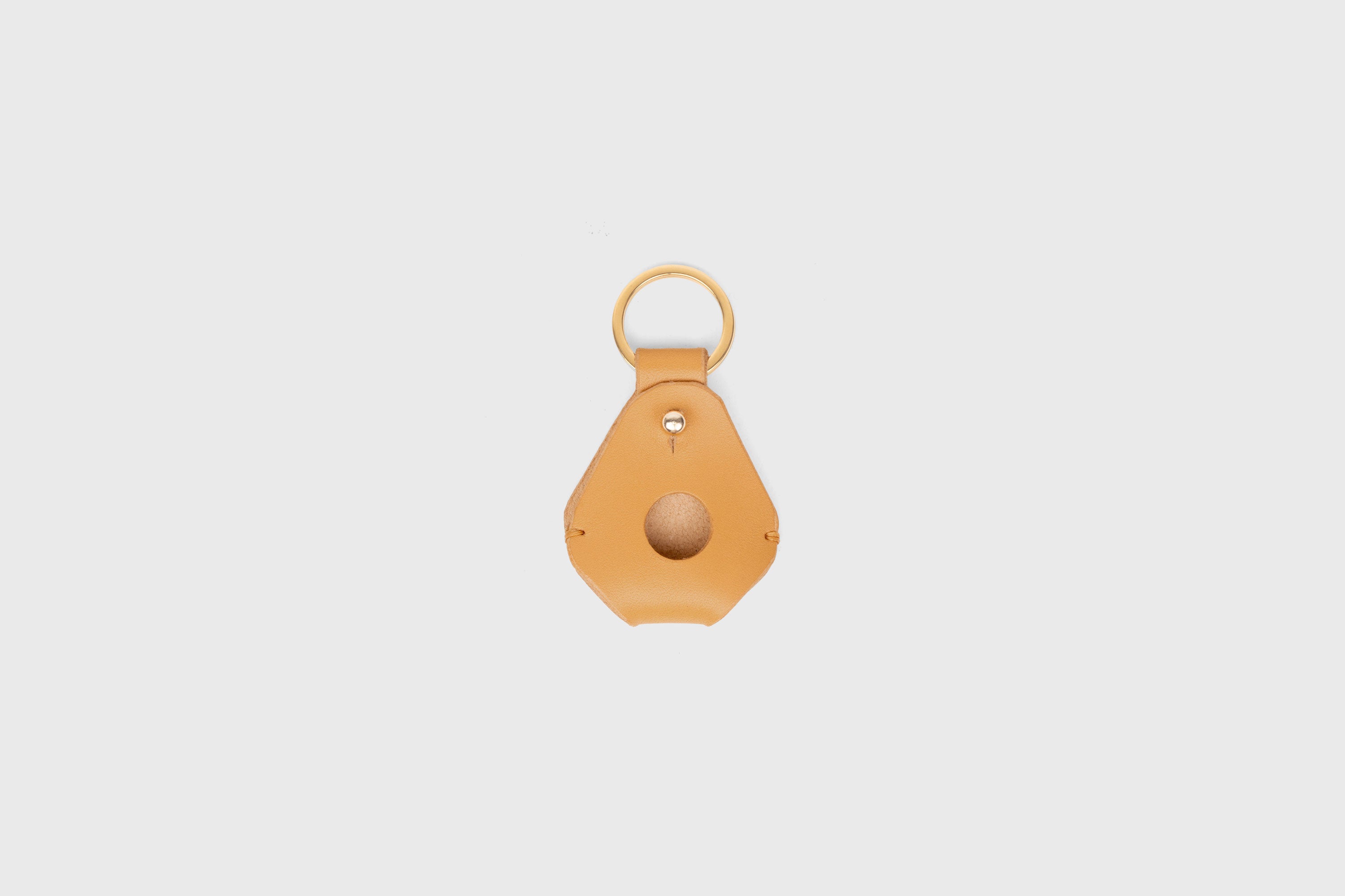 Airtag Key Ring In Brown Color In Vegetable Tanned Leather Minimalistic Design Atelier Madre Manuel Dreesmann Barcelona Spain