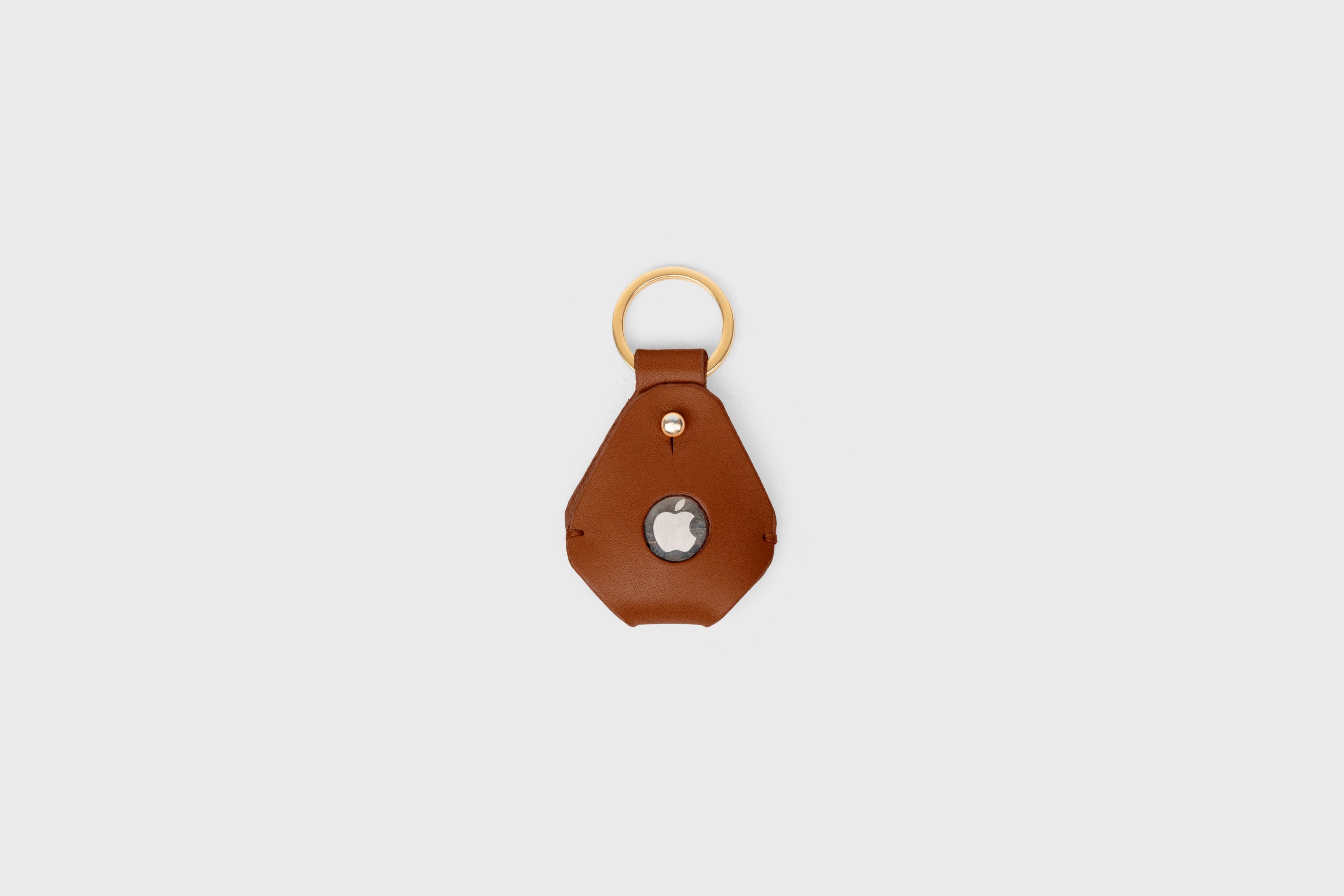Airtag Key Ring In Dark Brown Color In Vegetable Tanned Leather Minimalistic Design Atelier Madre Manuel Dreesmann Barcelona Spain