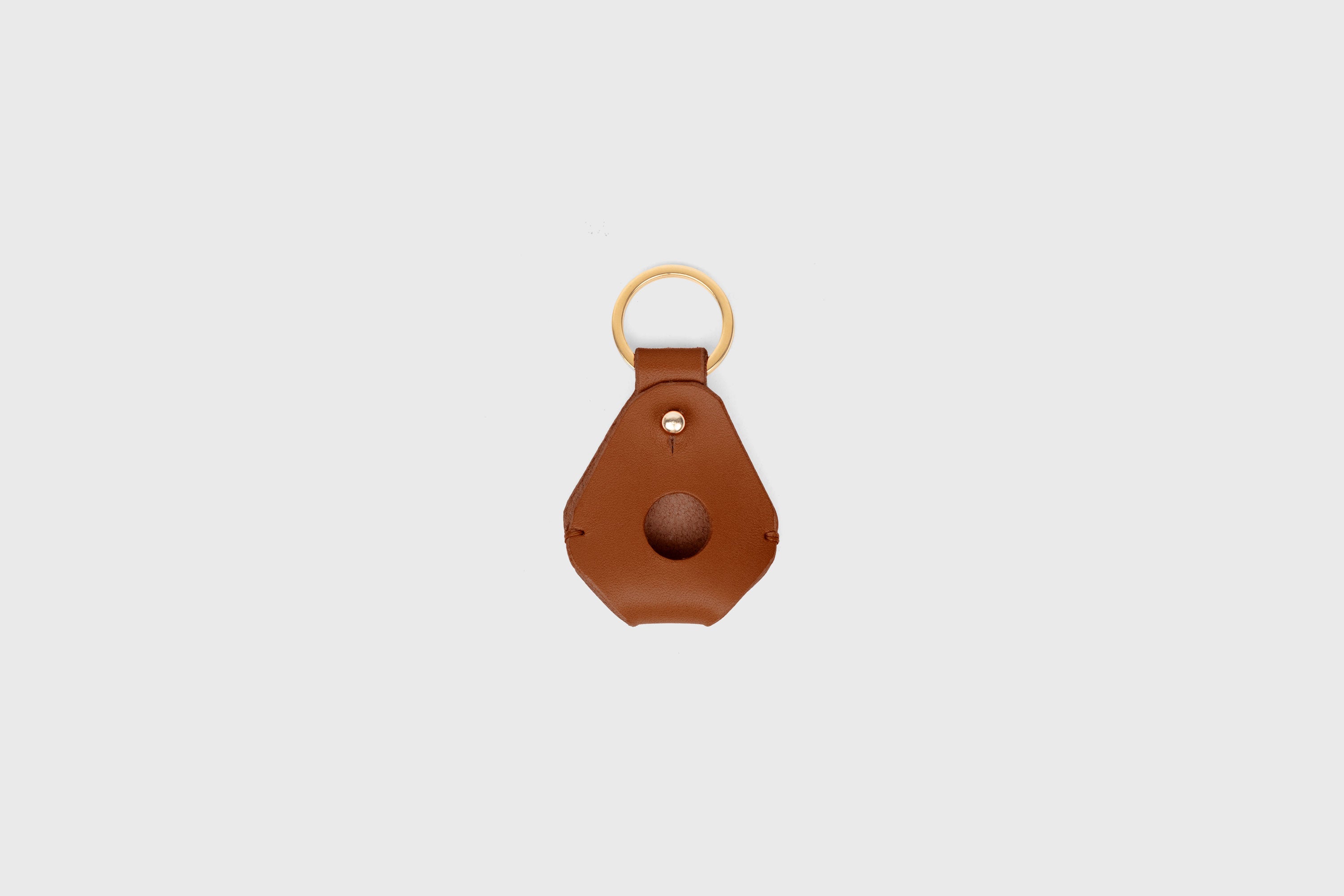 Airtag Key Ring In Dark Brown Color In Vegetable Tanned Leather Minimalistic Design Atelier Madre Manuel Dreesmann Barcelona Spain