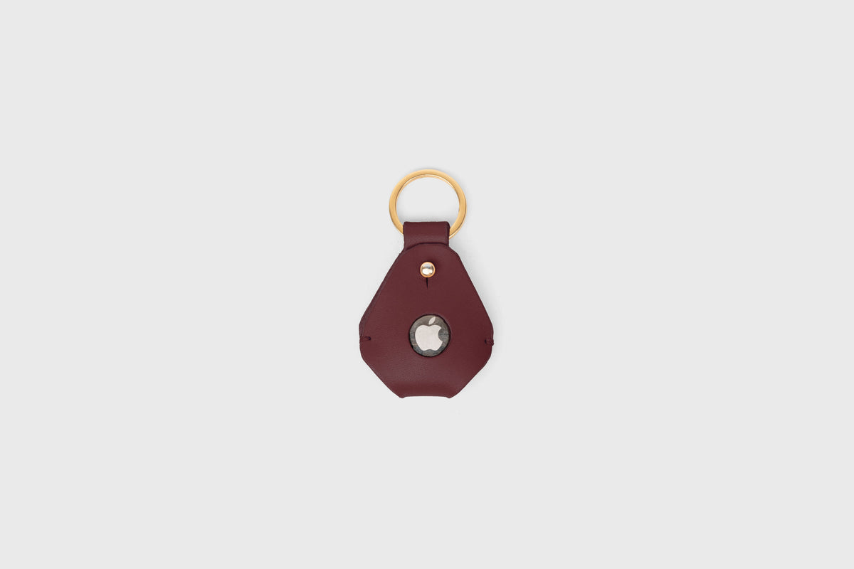 Airtag Key Ring Leather Burgundy Colour Leather Vegetable Tanned Atelier Madre Manuel Dreesmann Barcelona Spain 1