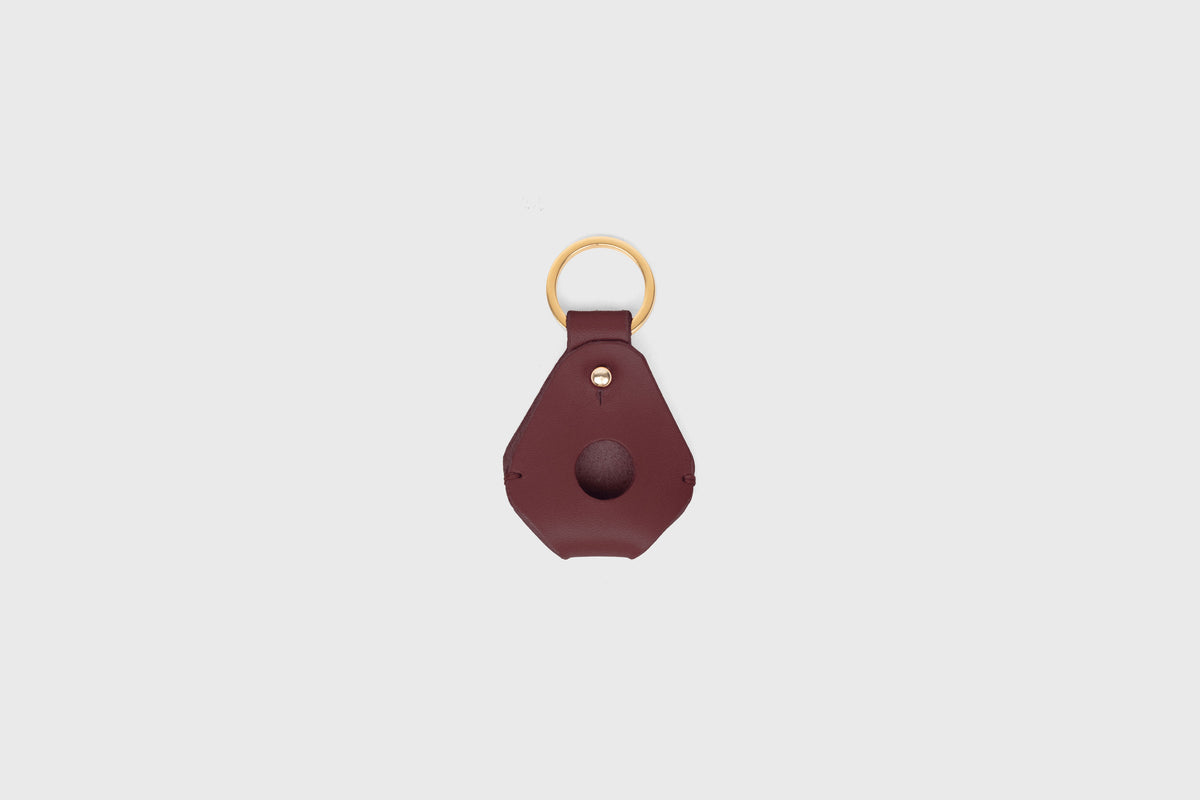 Airtag Key Ring Leather Burgundy Colour Leather Vegetable Tanned Atelier Madre Manuel Dreesmann Barcelona Spain 3