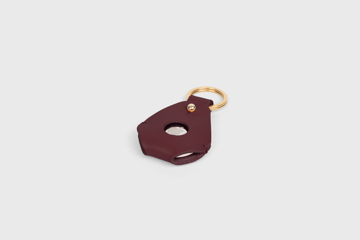 Airtag Key Ring Leather Burgundy Colour Leather Vegetable Tanned Atelier Madre Manuel Dreesmann Barcelona Spain 4