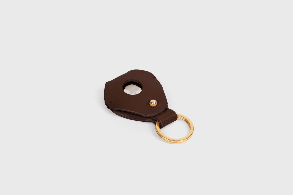 Airtag Key Ring Leather Chocolate Brown Colour Leather Vegetable Tanned Atelier Madre Manuel Dreesmann Barcelona Spain 5