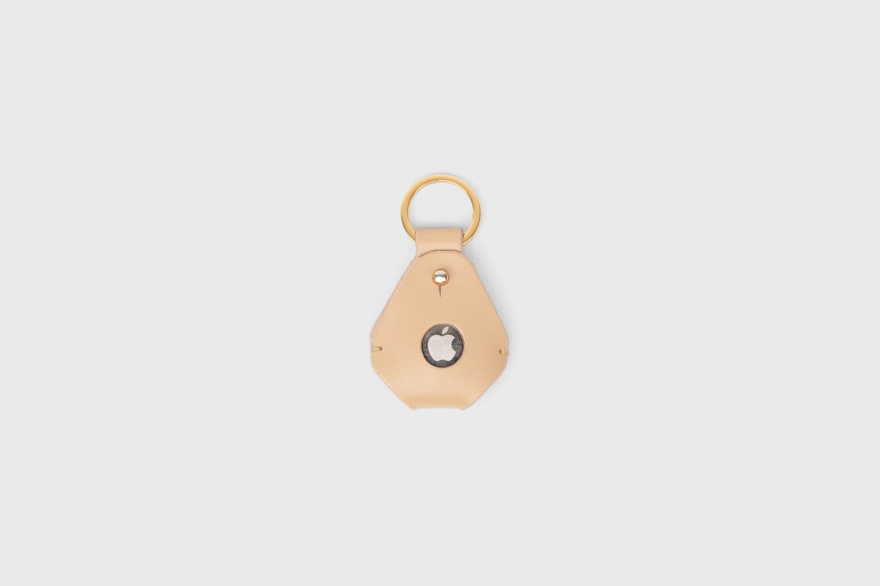 Airtag Key Ring In Natural Color In Vegetable Tanned Leather Minimalistic Design Atelier Madre Manuel Dreesmann Barcelona Spain