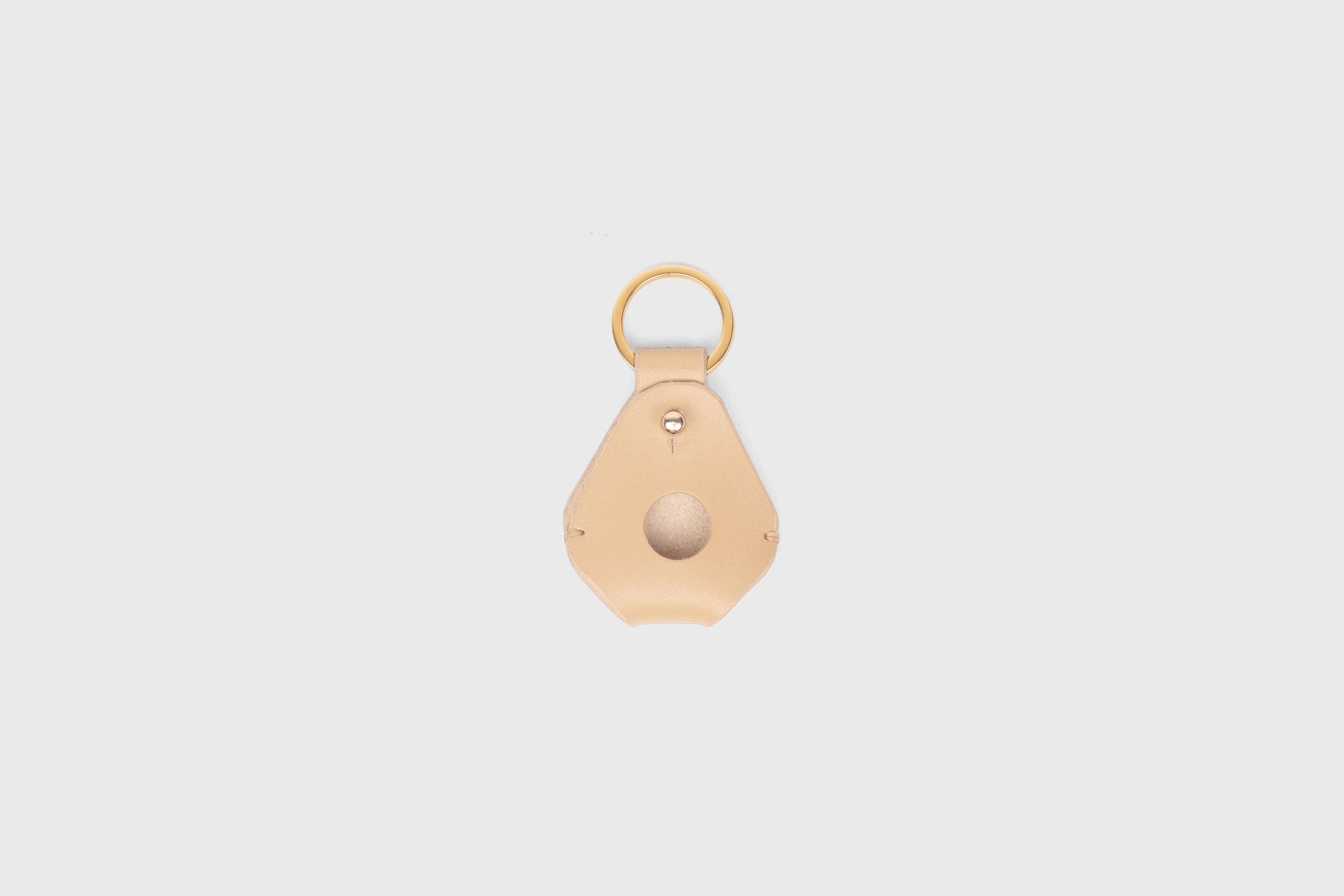 Airtag Key Ring In Natural Color In Vegetable Tanned Leather Minimalistic Design Atelier Madre Manuel Dreesmann Barcelona Spain