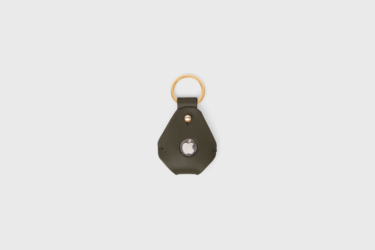Airtag Key Ring Olive Green Leather Vegetable Tanned Atelier Madre Manuel Dreesmann Barcelona Spain 1