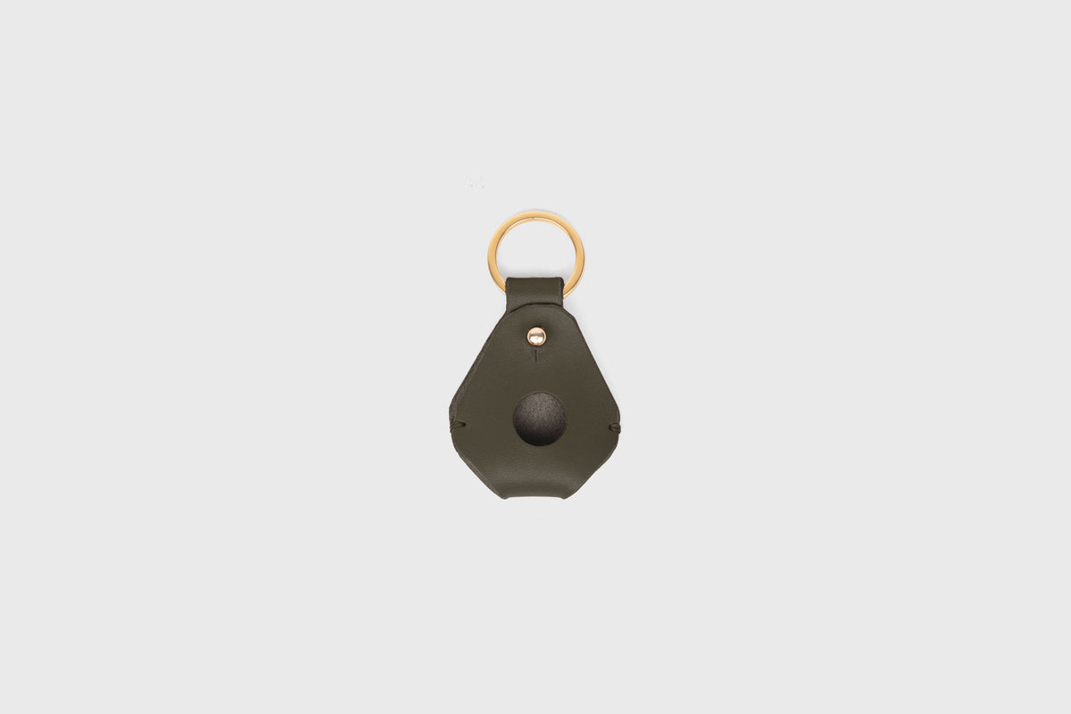Airtag Key Ring Olive Green Leather Vegetable Tanned Atelier Madre Manuel Dreesmann Barcelona Spain 3