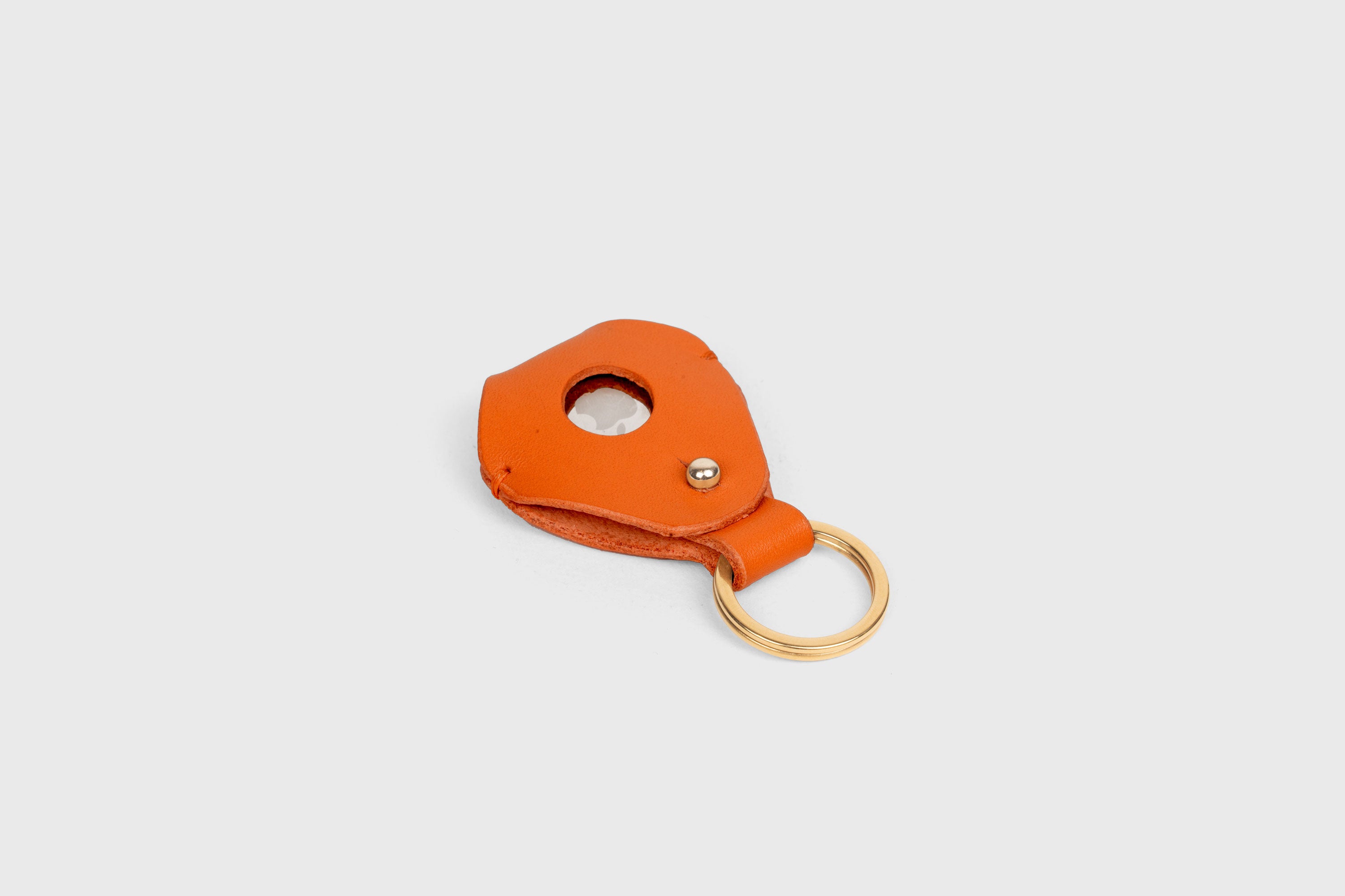 Airtag Key Ring In Orange Color In Vegetable Tanned Leather Minimalistic Design Atelier Madre Manuel Dreesmann Barcelona Spain