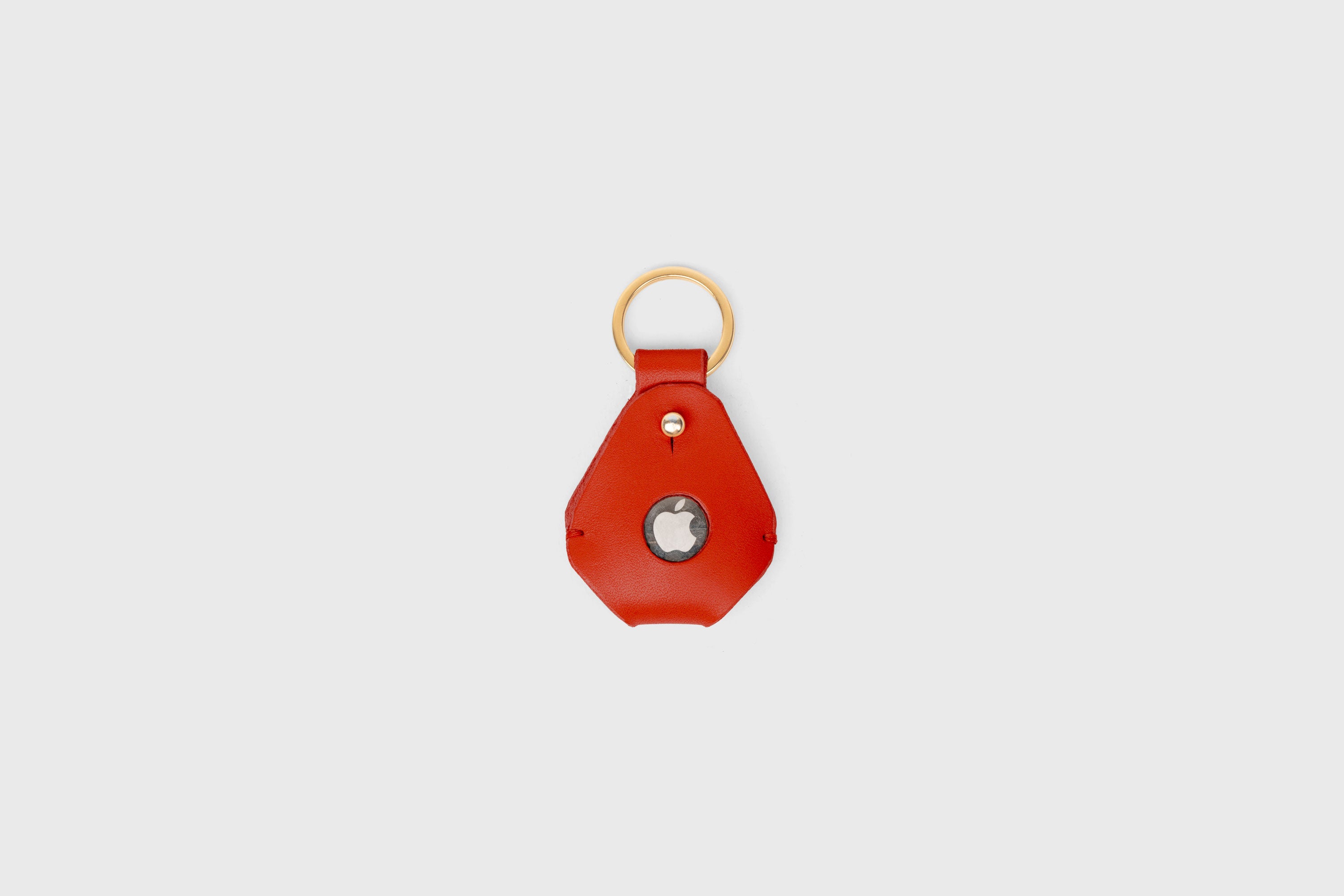 Airtag Key Ring In Red Color In Vegetable Tanned Leather Minimalistic Design Atelier Madre Manuel Dreesmann Barcelona Spain