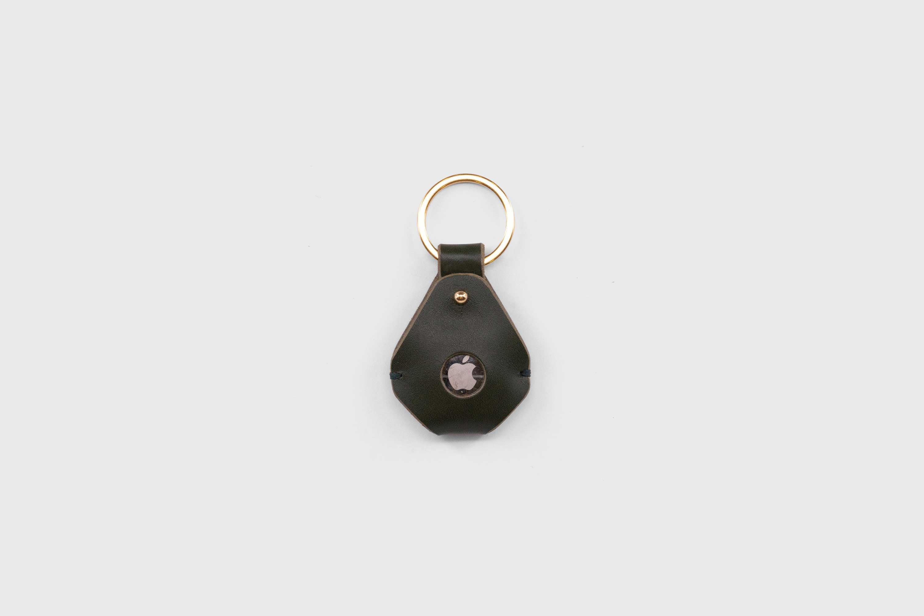 AirTag Leather Key Ring Holder Case Olive Green Vegetable Tanned Design Manuel Dreesmann Atelier Madre Barcelona
