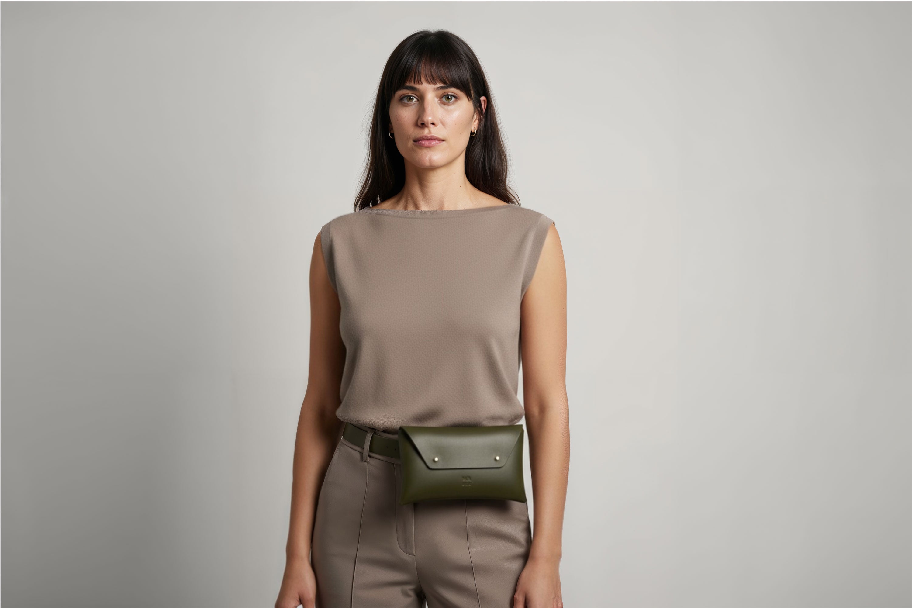 Belt Bag Leather Olive Green Color On A Woman Model Fanny Pack Waist Bag Vegetable Tanned Leather Full Grain Premium Quality Modern Minimalist Design Atelier Madre Manuel Dreesmann Barcelona Spain
