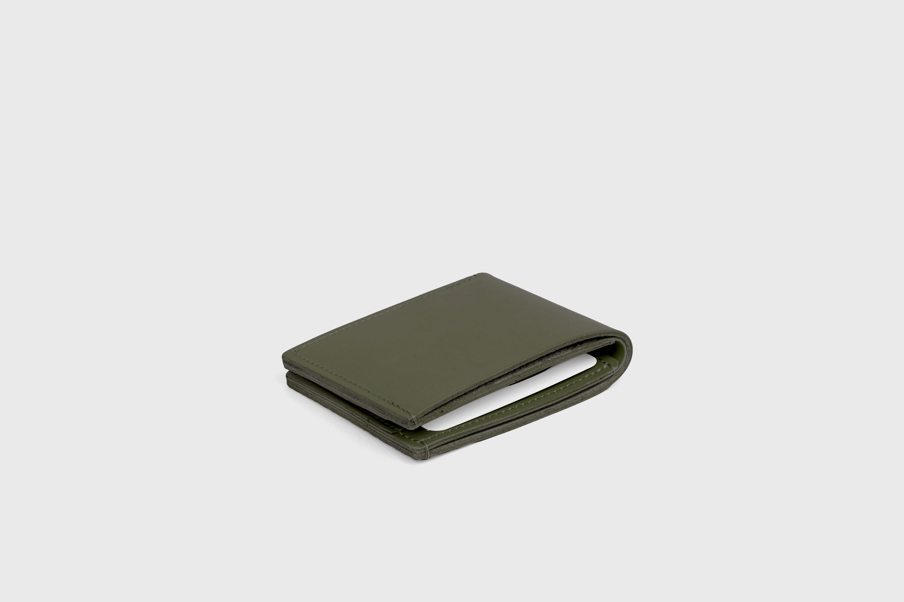 Bifold Wallet Horizontal With 6 Card Slots In Olive Green Color In Vegetable Tanned Leather Minimalistic Design Atelier Madre Manuel Dreesmann Barcelona Spain