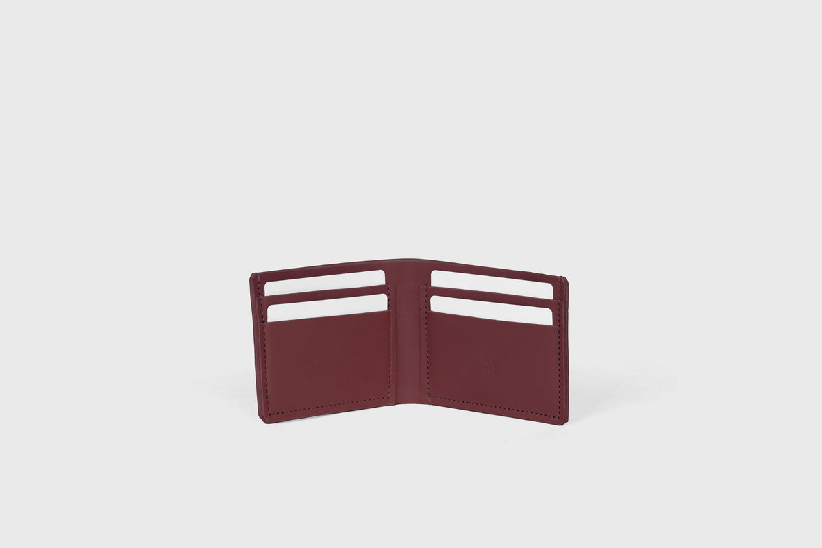 Bifold Wallet Leather Burgundy Color Minimalistic Design Vegetable Tanned Leather Atelier Madre Manuel Dreesmann Barcelona Spain 1