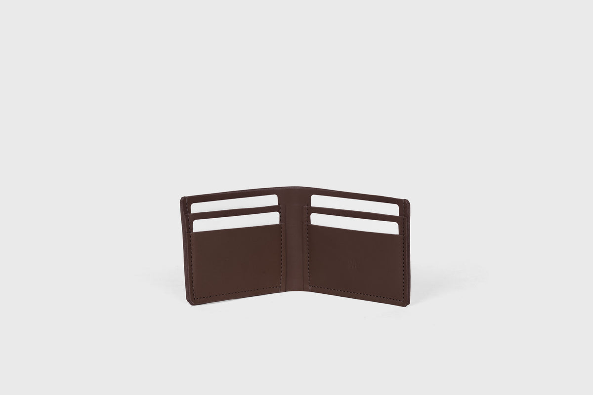 Bifold Wallet Leather Chocolate Brown Color Minimalistic Design Vegetable Tanned Leather Atelier Madre Manuel Dreesmann Barcelona Spain 1
