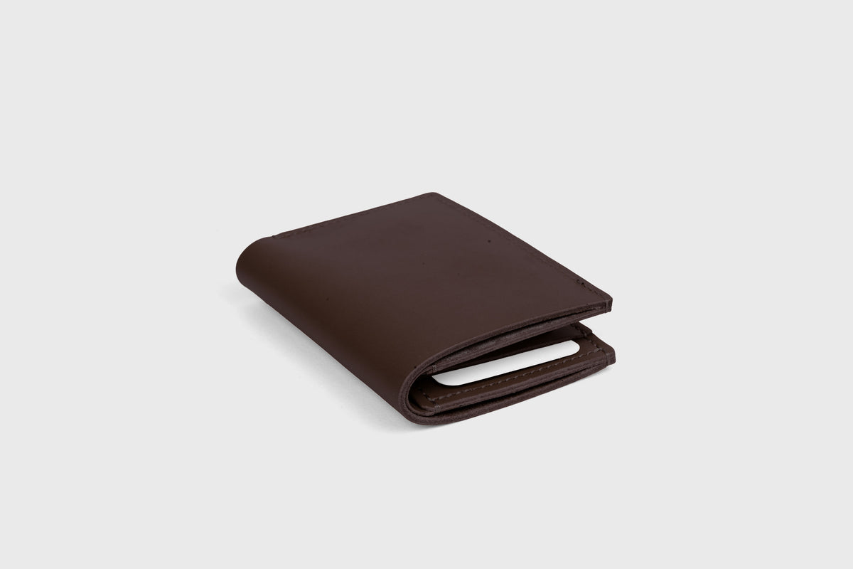Bifold Wallet Vertical 6 Slots Chocolate Brown Leather Atelier Madre Manuel Dreesmann Barcelona Spain 3