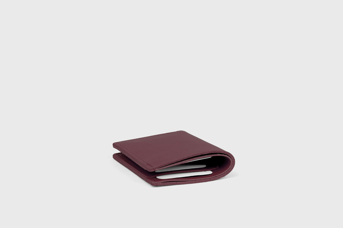 Bifold Wallet Vertical Burgundy Color Leather Atelier Madre Manuel Dreesmann Barcelona Spain 3