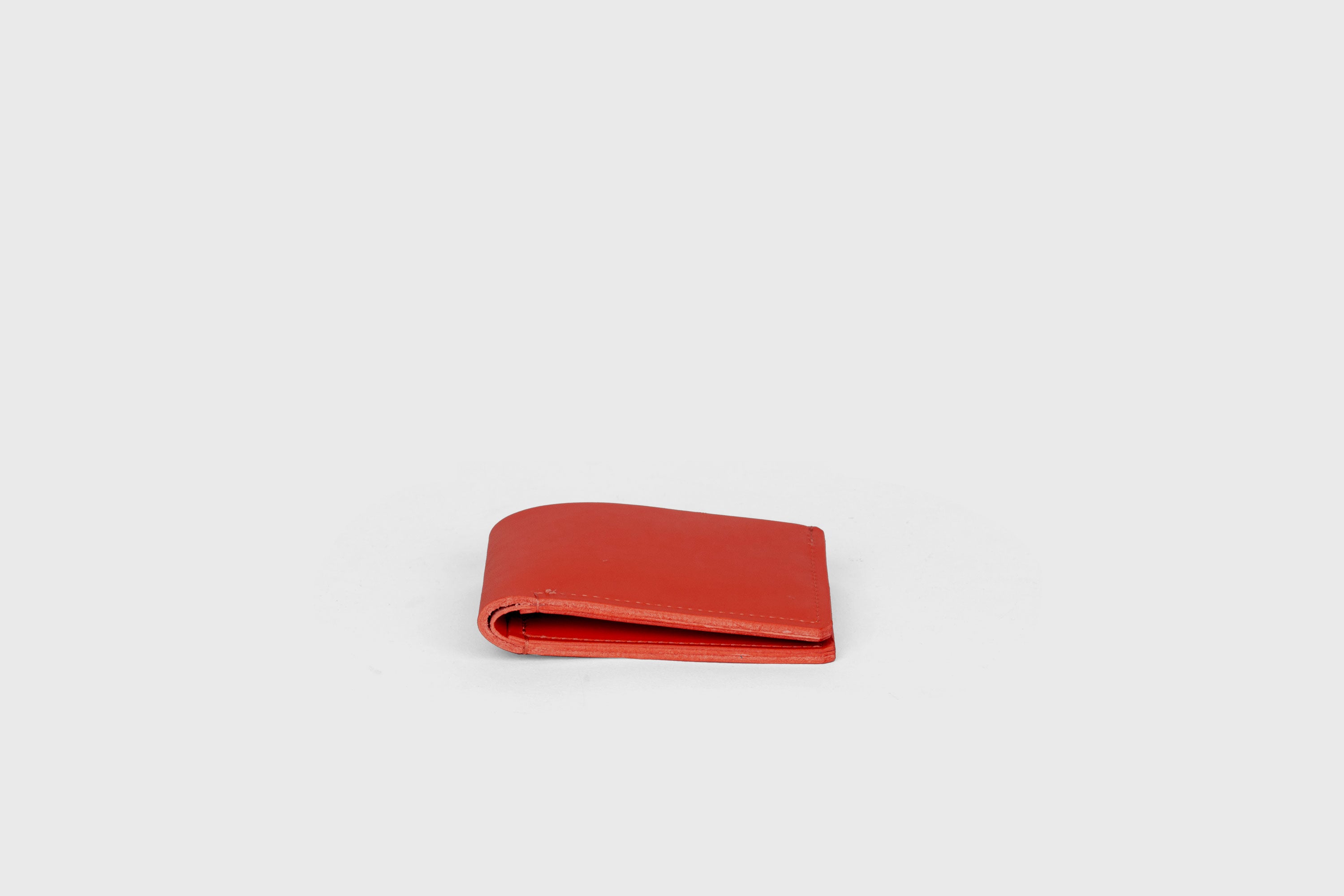 Bifold Wallet Leather Red Color Vegetable Tanned Leather Premium Classic Design and Handcrafted By Atelier Madre Manuel Dreeesmann Barcelona Spain