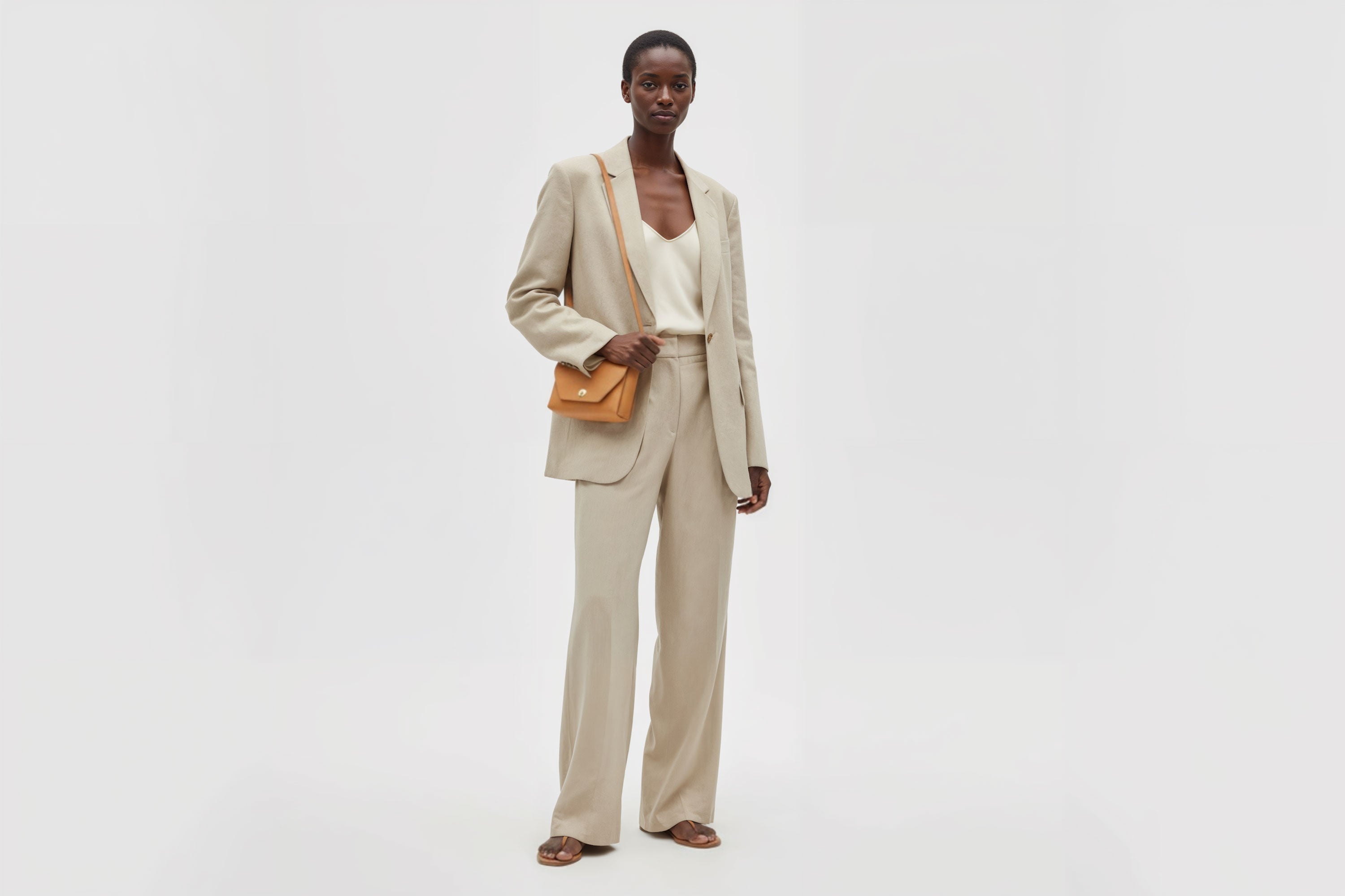 Brick Bag  Brown Color Leather On Woman Model Bright Background Vegetable Tanned Leather Modern Minimalist Design Premium Quality Atelier Madre Manuel Dreesmann Barcelona Spain