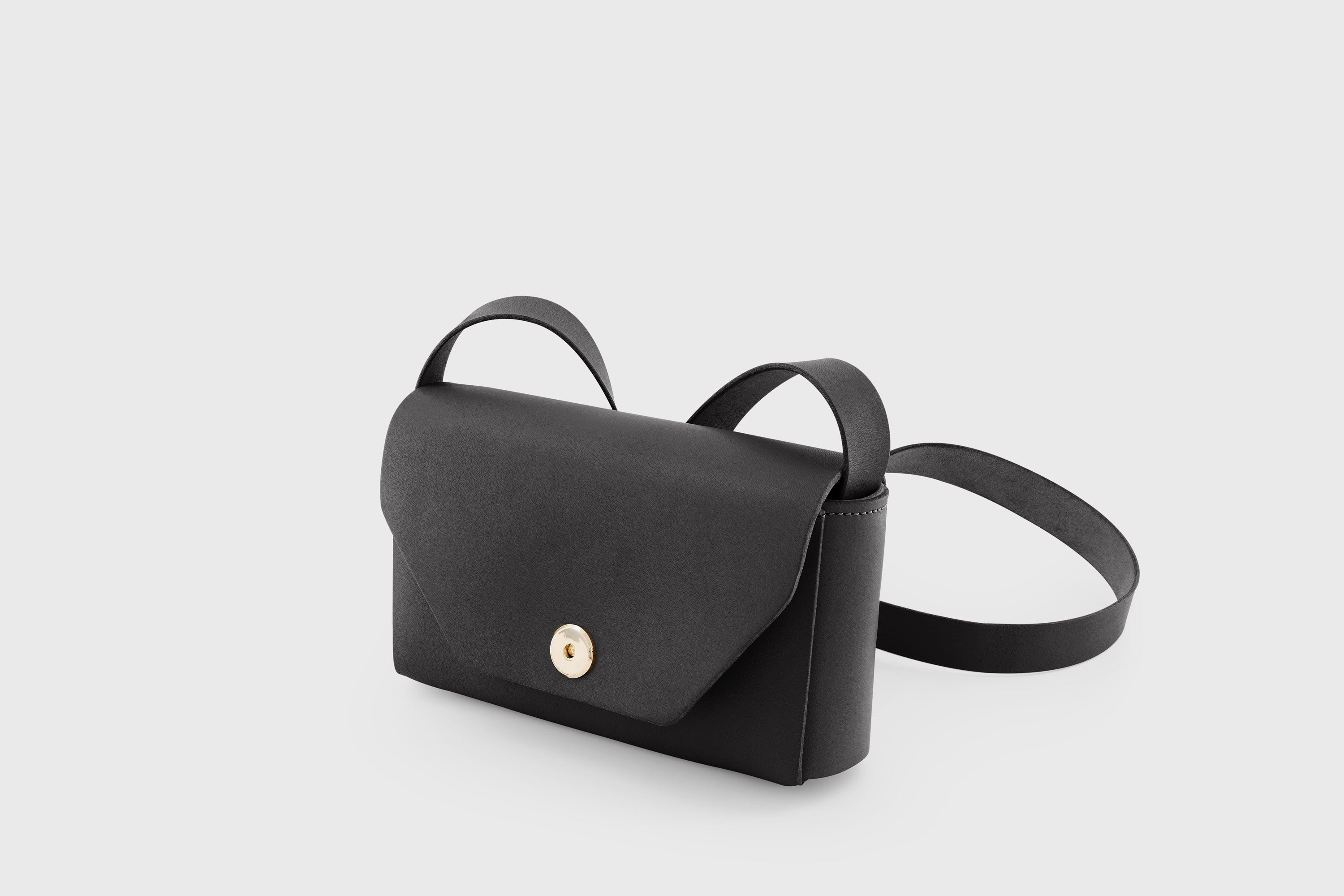 Brick Bag Black Color Leather Square Block Vegetable Tanned Full Grain Vachetta Crossbody Shoulder Block Minimalist Premium Designer Atelier Madre Manuel Dreesmann Barcelona Spain
