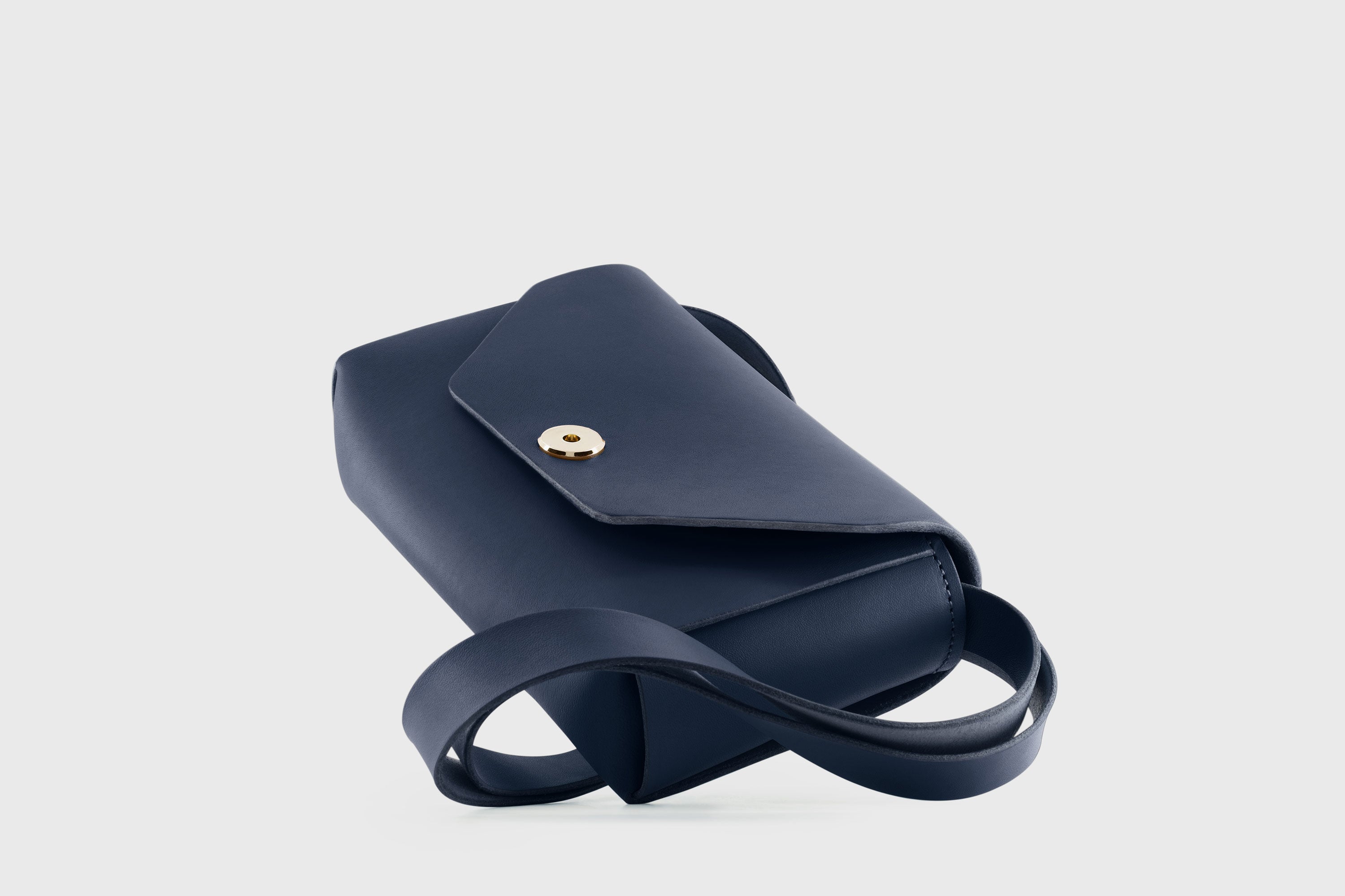 Brick Bag Marine Blue Color Leather Square Block Vegetable Tanned Full Grain Vachetta Crossbody Shoulder Block Minimalist Premium Designer Atelier Madre Manuel Dreesmann Barcelona Spain