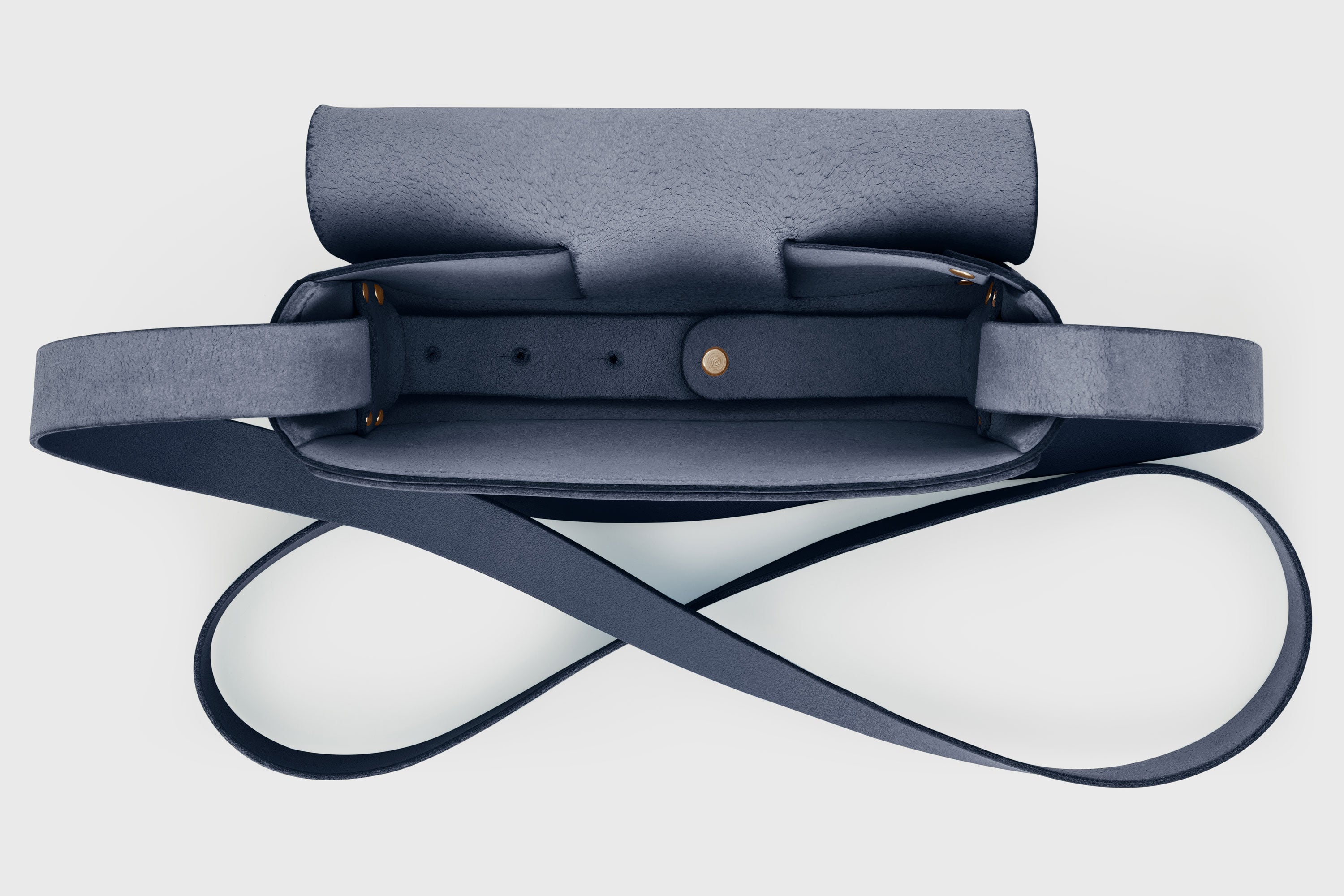 Brick Bag Marine Blue Color Leather Square Block Vegetable Tanned Full Grain Vachetta Crossbody Shoulder Block Minimalist Premium Designer Atelier Madre Manuel Dreesmann Barcelona Spain