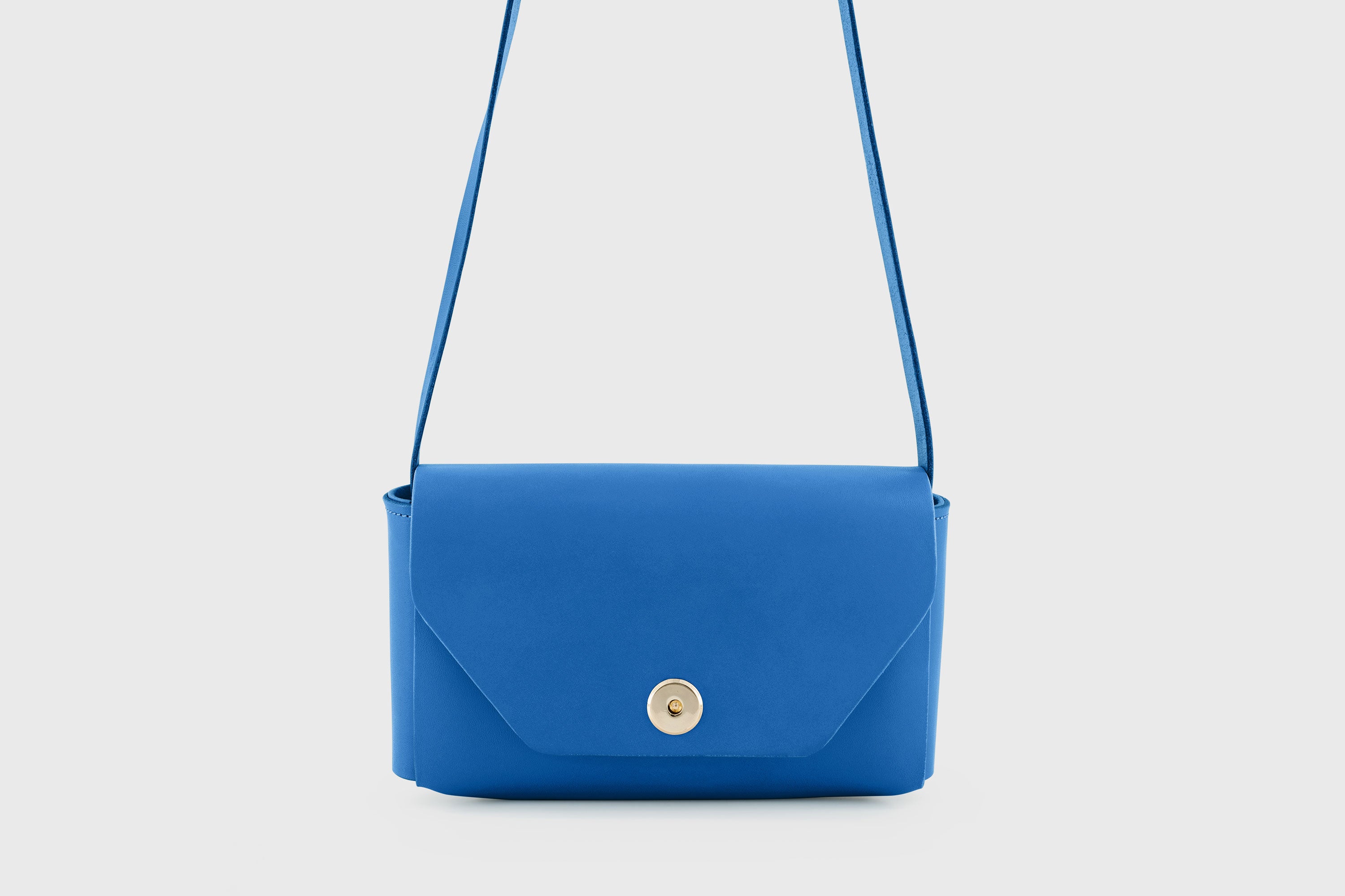 Brick Bag Royal Blue Color Leather Square Block Vegetable Tanned Full Grain Vachetta Crossbody Shoulder Block Minimalist Premium Designer Atelier Madre Manuel Dreesmann Barcelona Spain