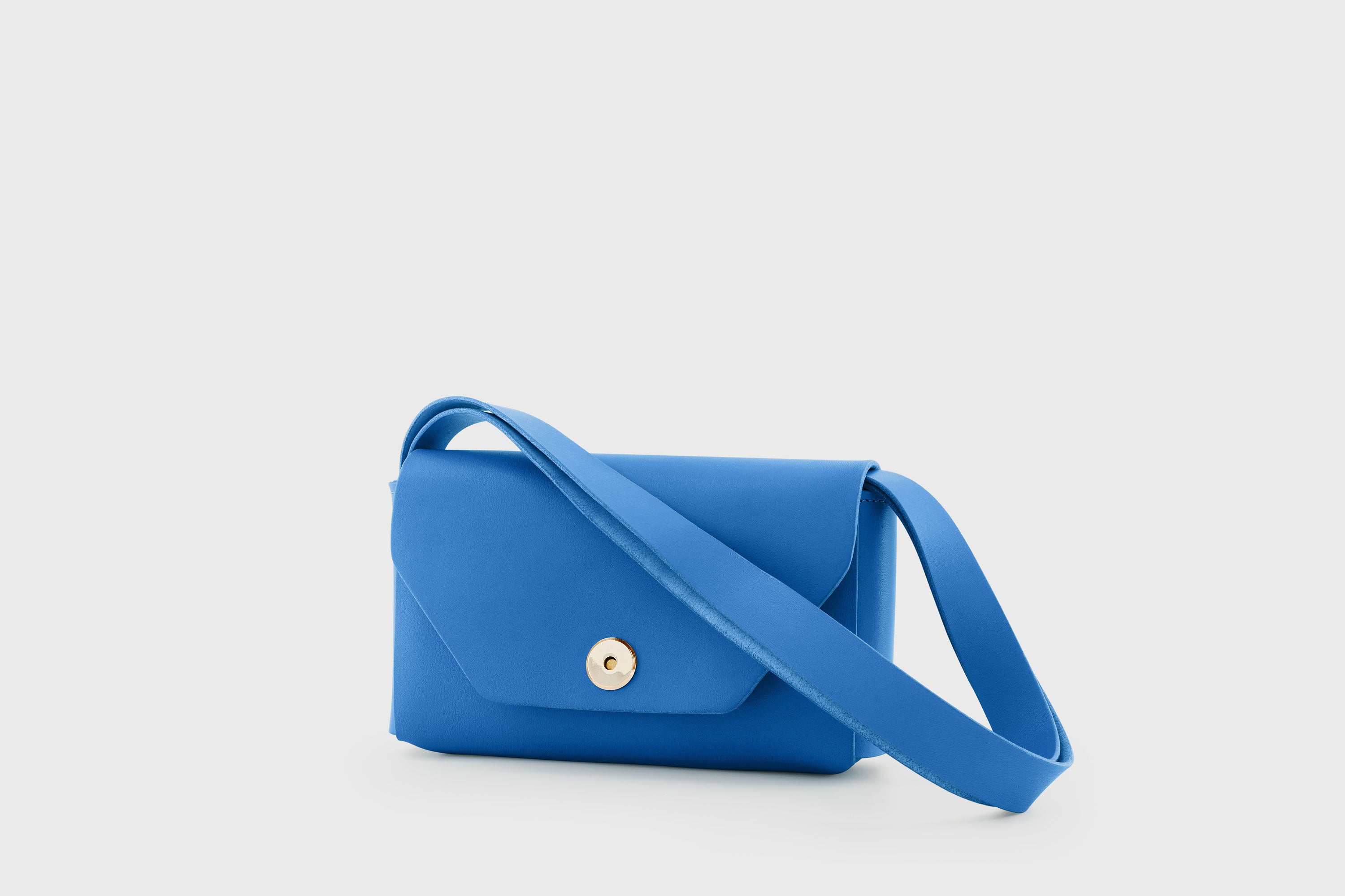 Brick Bag Royal Blue Color Leather Square Block Vegetable Tanned Full Grain Vachetta Crossbody Shoulder Block Minimalist Premium Designer Atelier Madre Manuel Dreesmann Barcelona Spain
