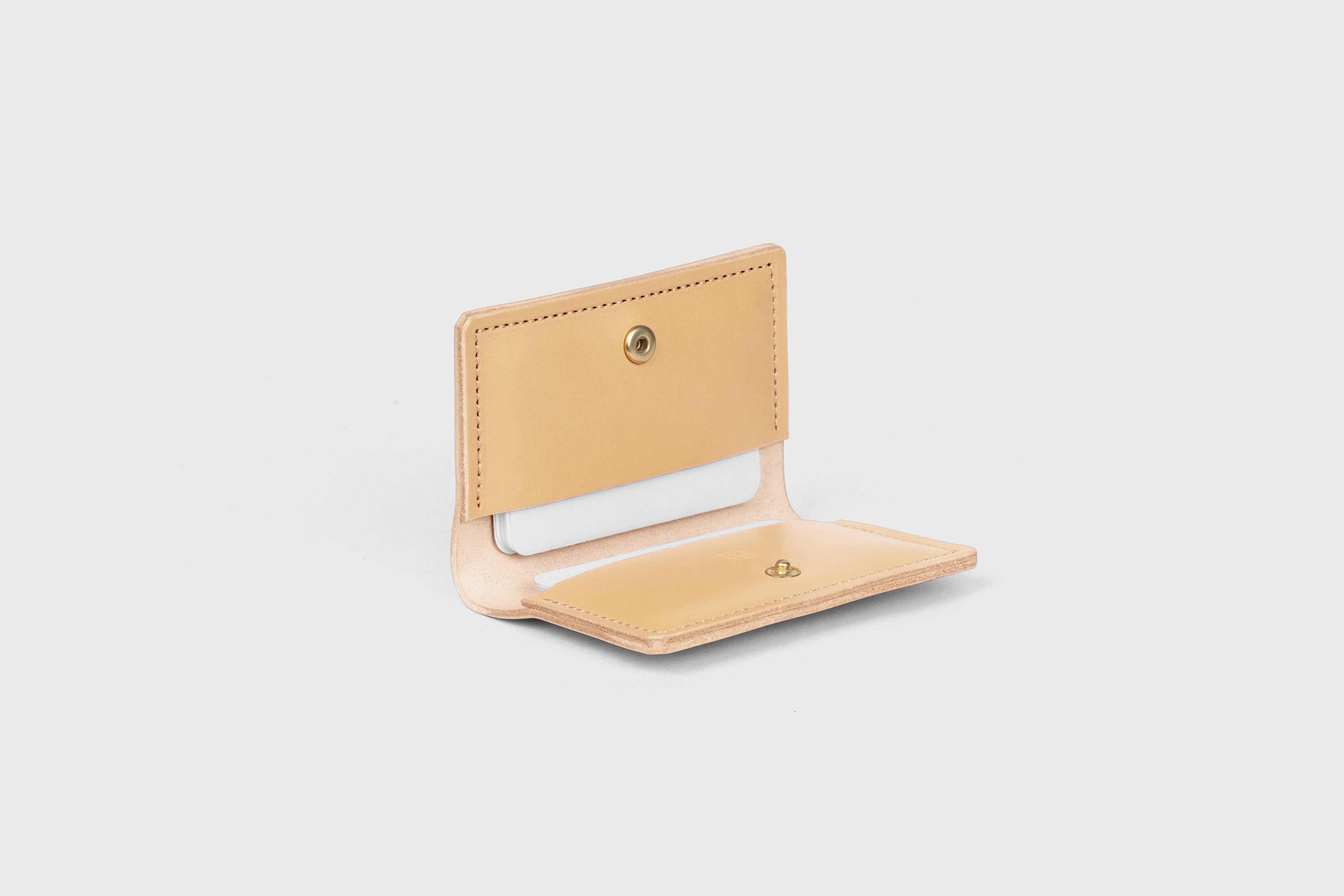 Card Etui In Natural Color In Vegetable Tanned Leather Minimalistic Design With Snap Buttons Atelier Madre Manuel Dreesmann Barcelona Spain